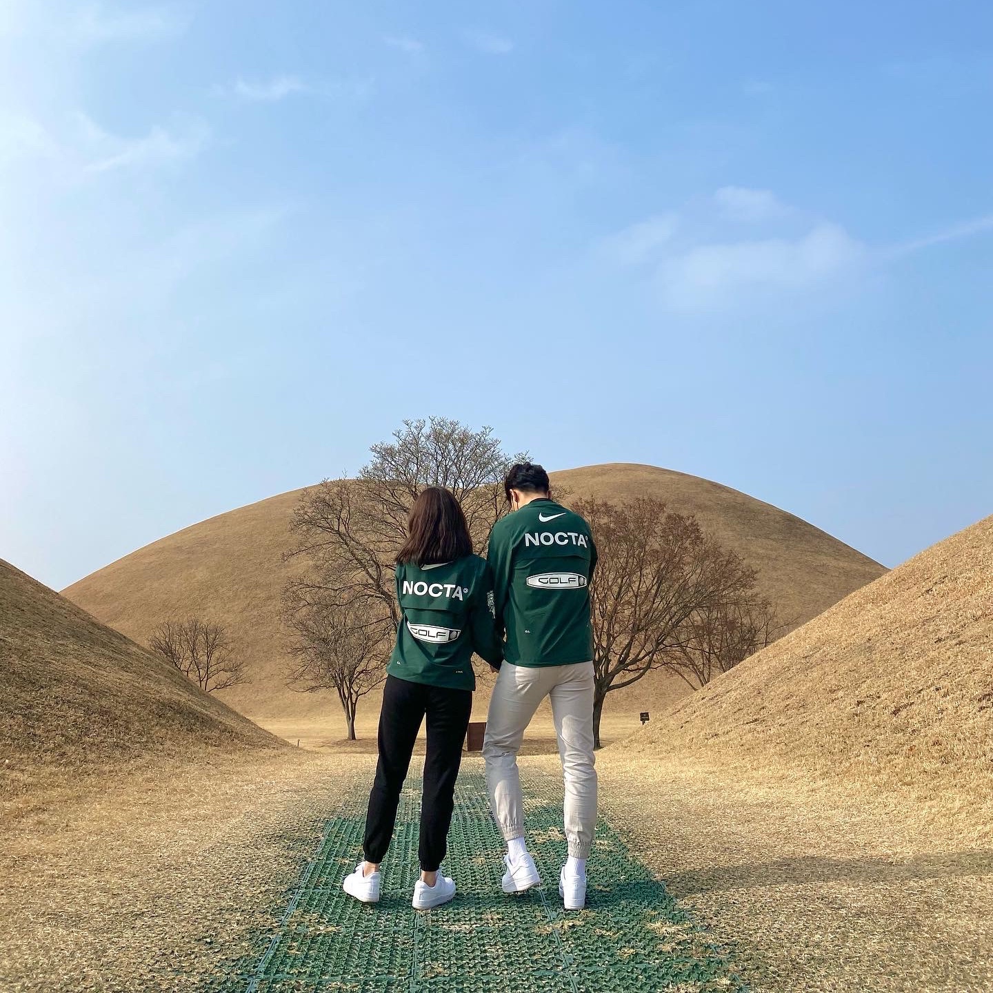 Nike x Drake Nocta Golf Crewneck Top Green - Asia, Nike Air Force 1 '07 Low White 착용 스타일
