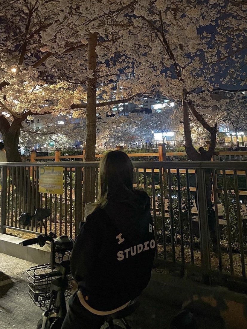 IAB Studio Woven Hoodie Black 착용 스타일 - 1