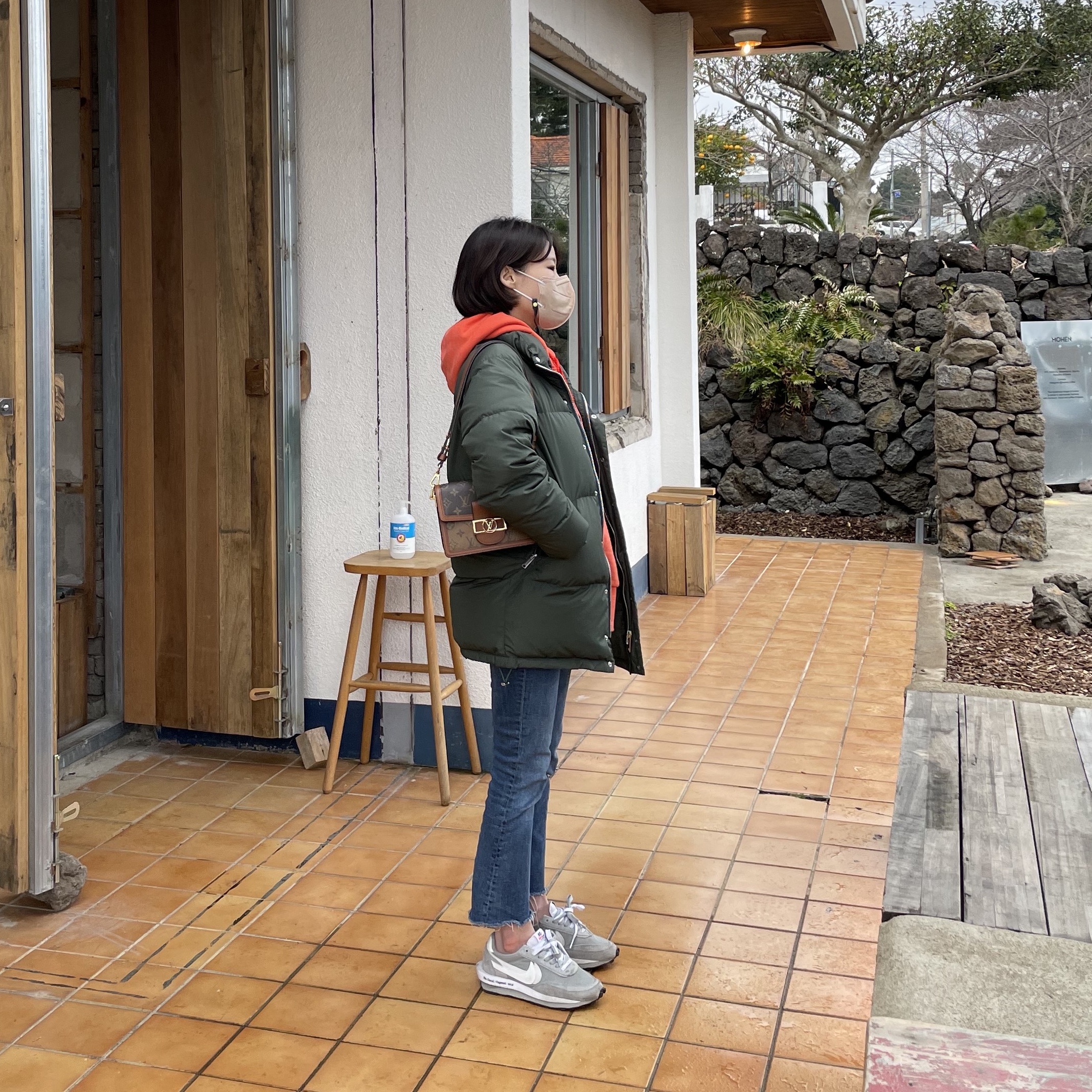 Louis Vuitton Mini Dauphine Monogram and Monogram Reversed, Nike x Cactus Plant Flea Market Shoebox Heavyweight Hooded Pullover Orange - US/EU 착용 스타일