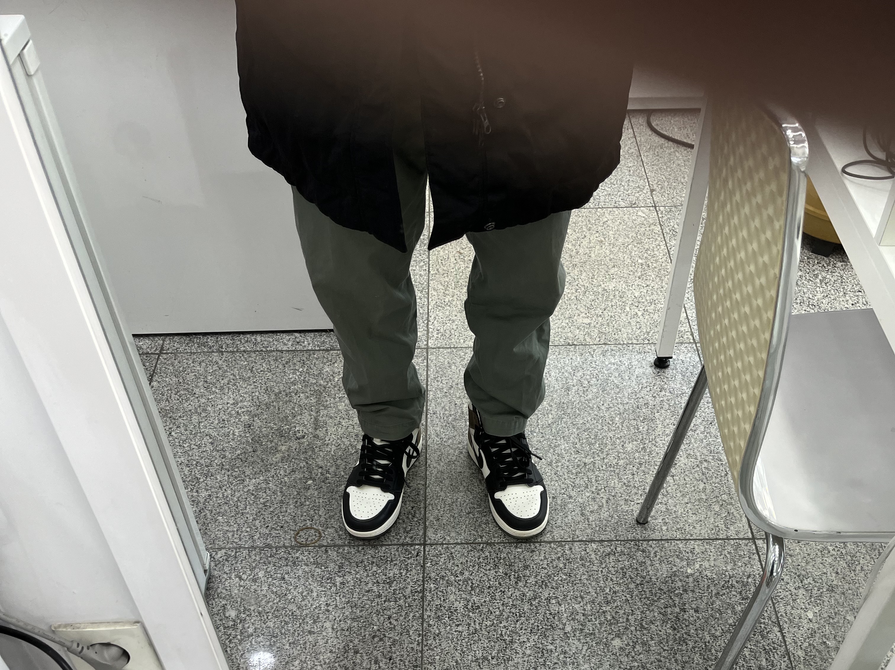 Jordan 1 Retro High OG Black Mocha 착용 스타일 - 1