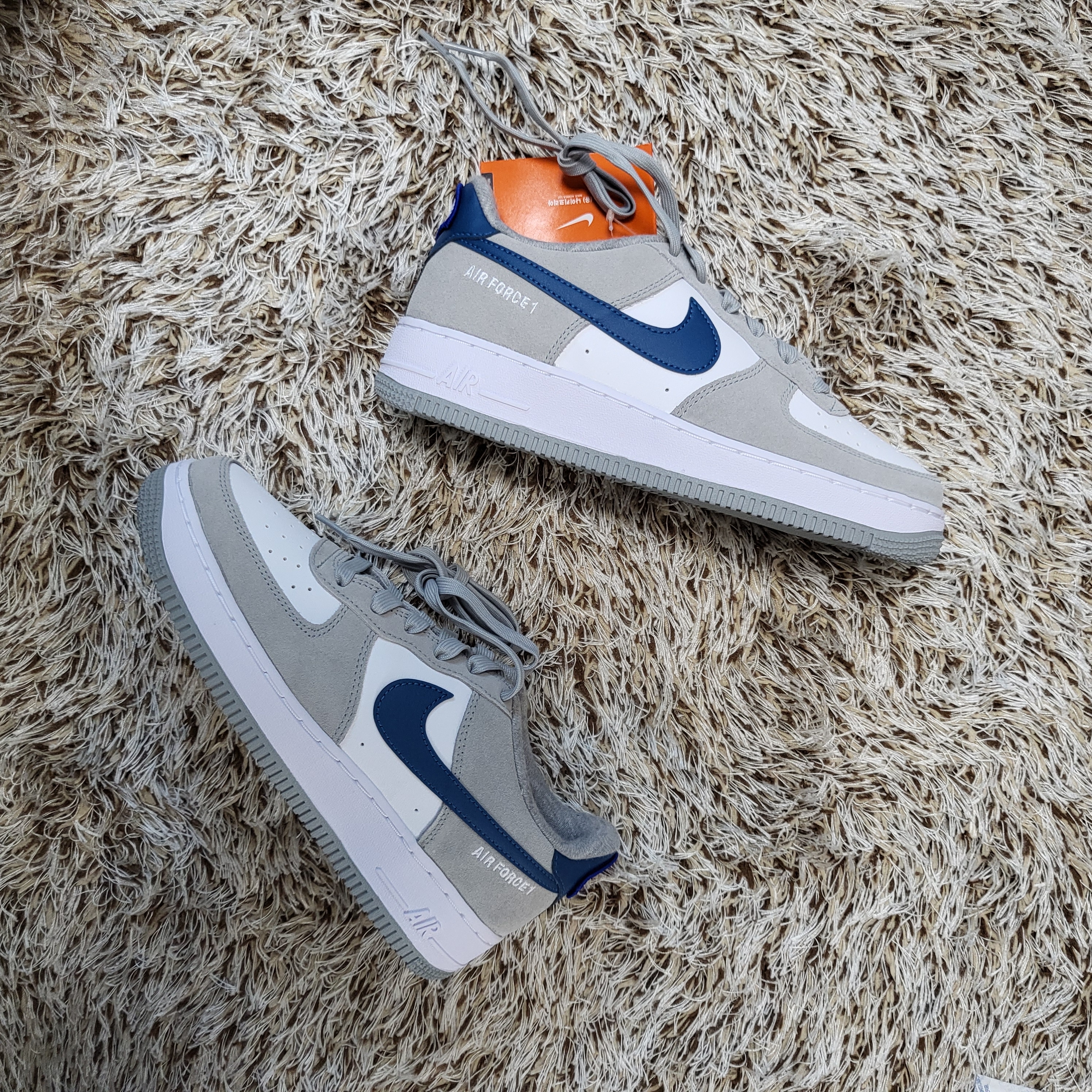 (GS) Nike Air Force 1 LV8 Athletic Club Light Smoke Grey Marina 착용 스타일