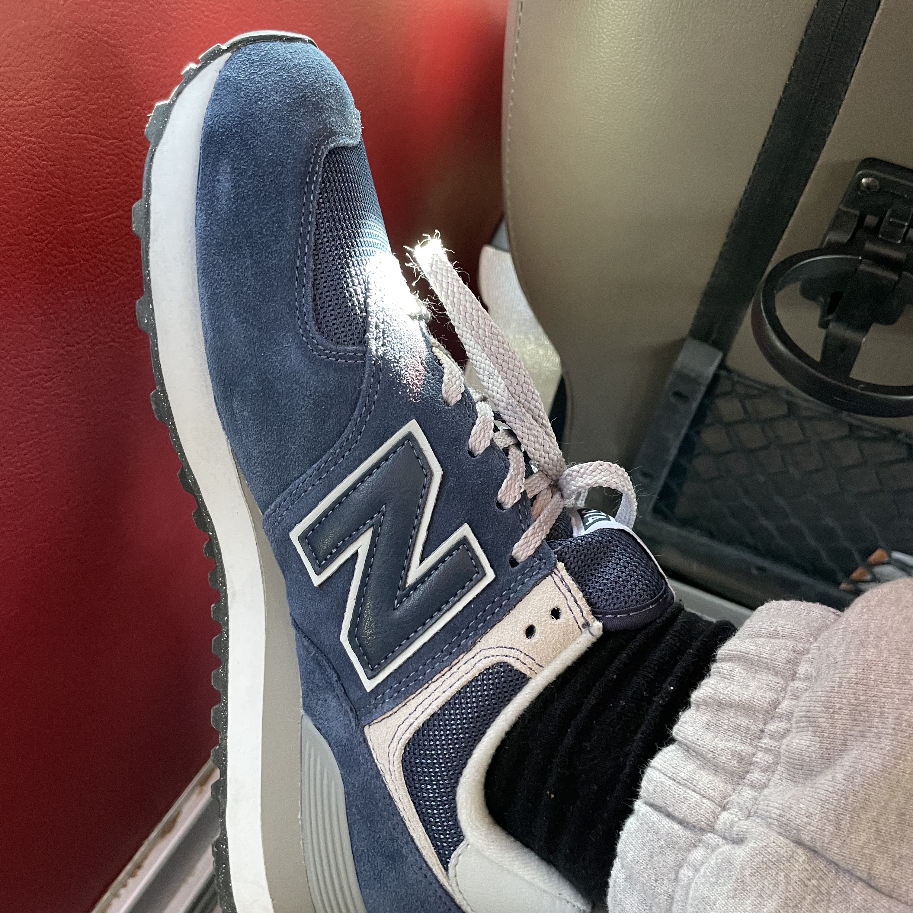 New Balance 574 Navy - D Standard, New Balance 574 Navy - D Standard 착용 스타일 - 2