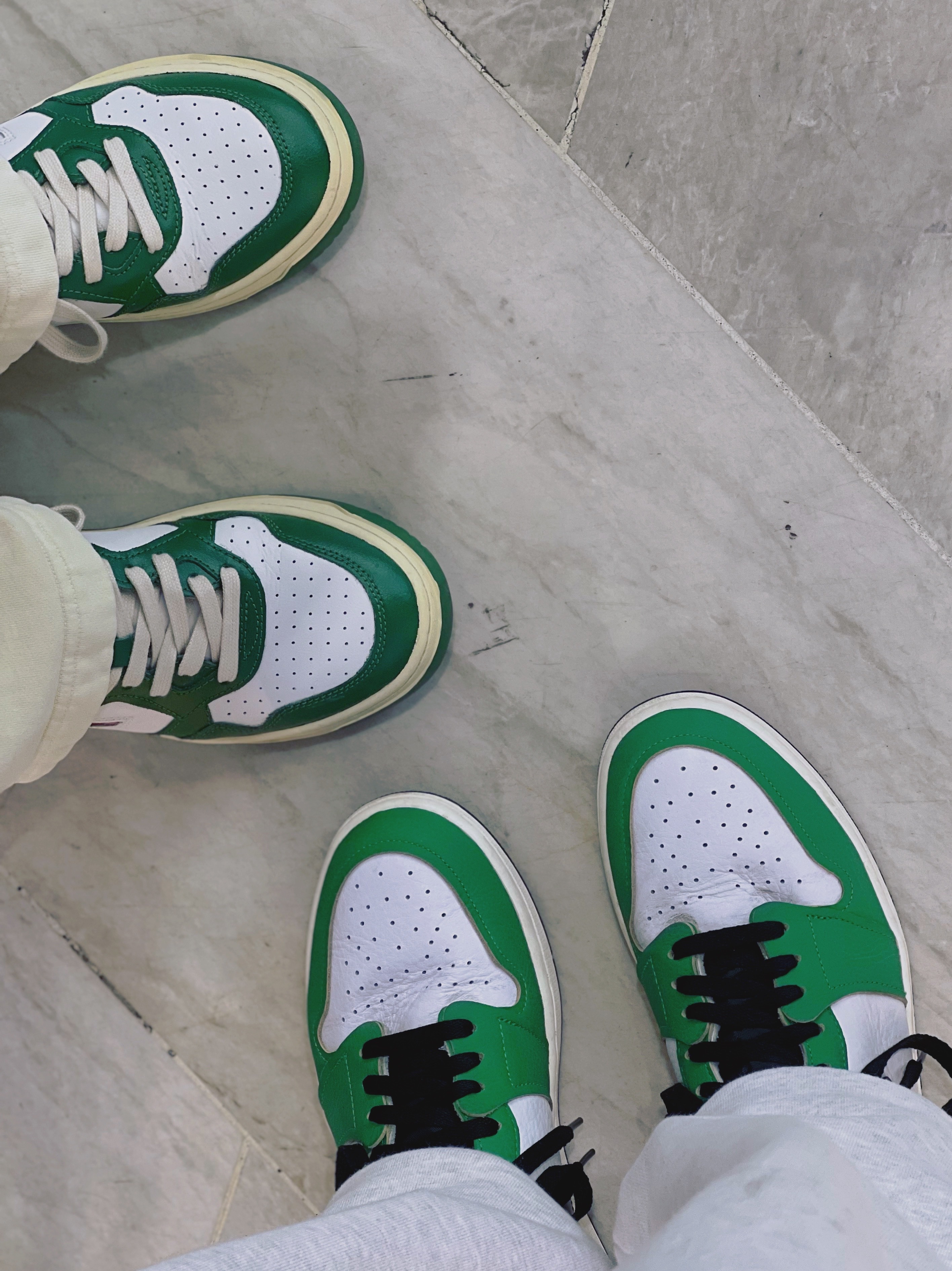 Autry Medalist Low Leather Sneakers Green White, (W) Jordan 1 Retro High OG Lucky Green 착용 스타일 - 2