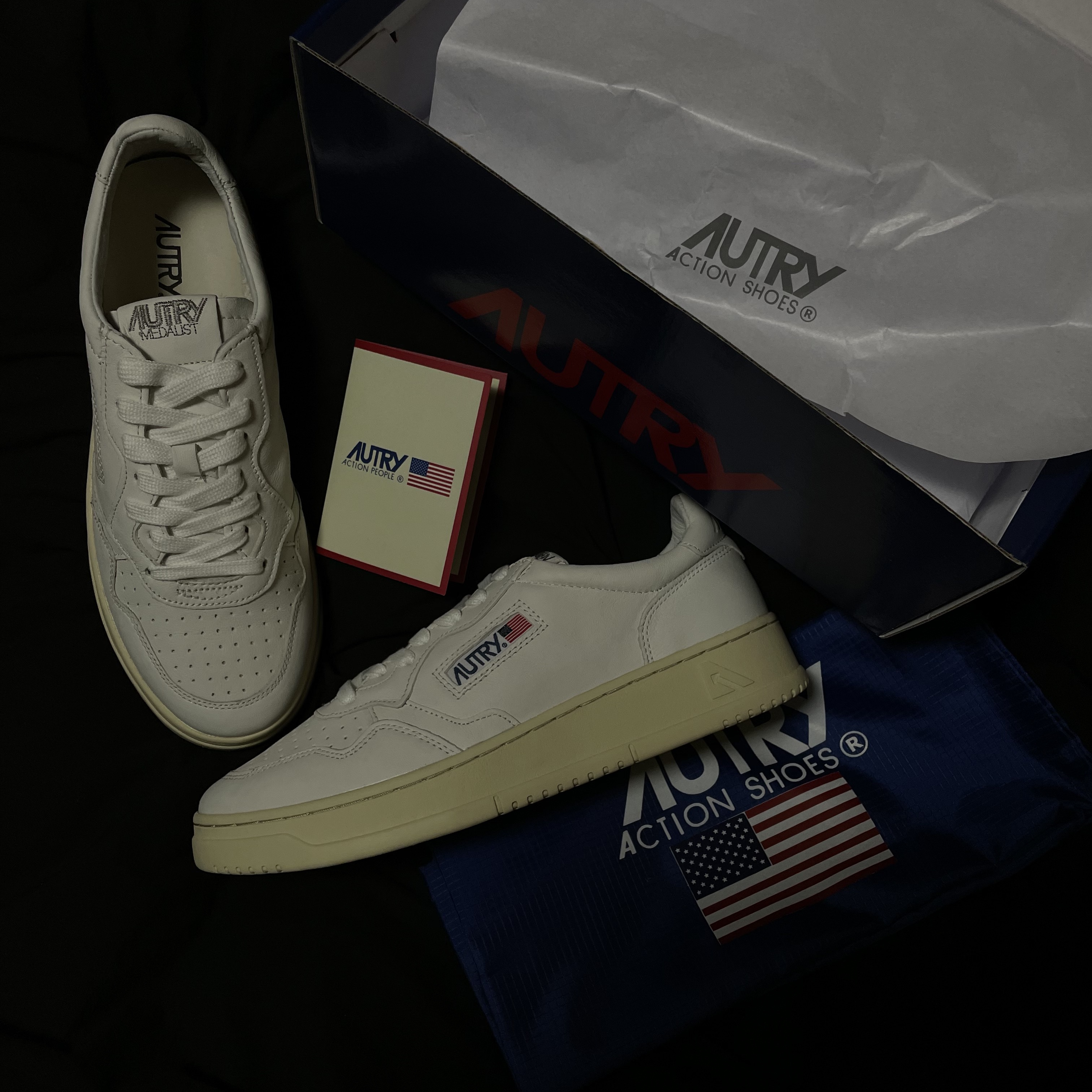 Autry Medalist Low Goatskin Sneakers White 착용 스타일