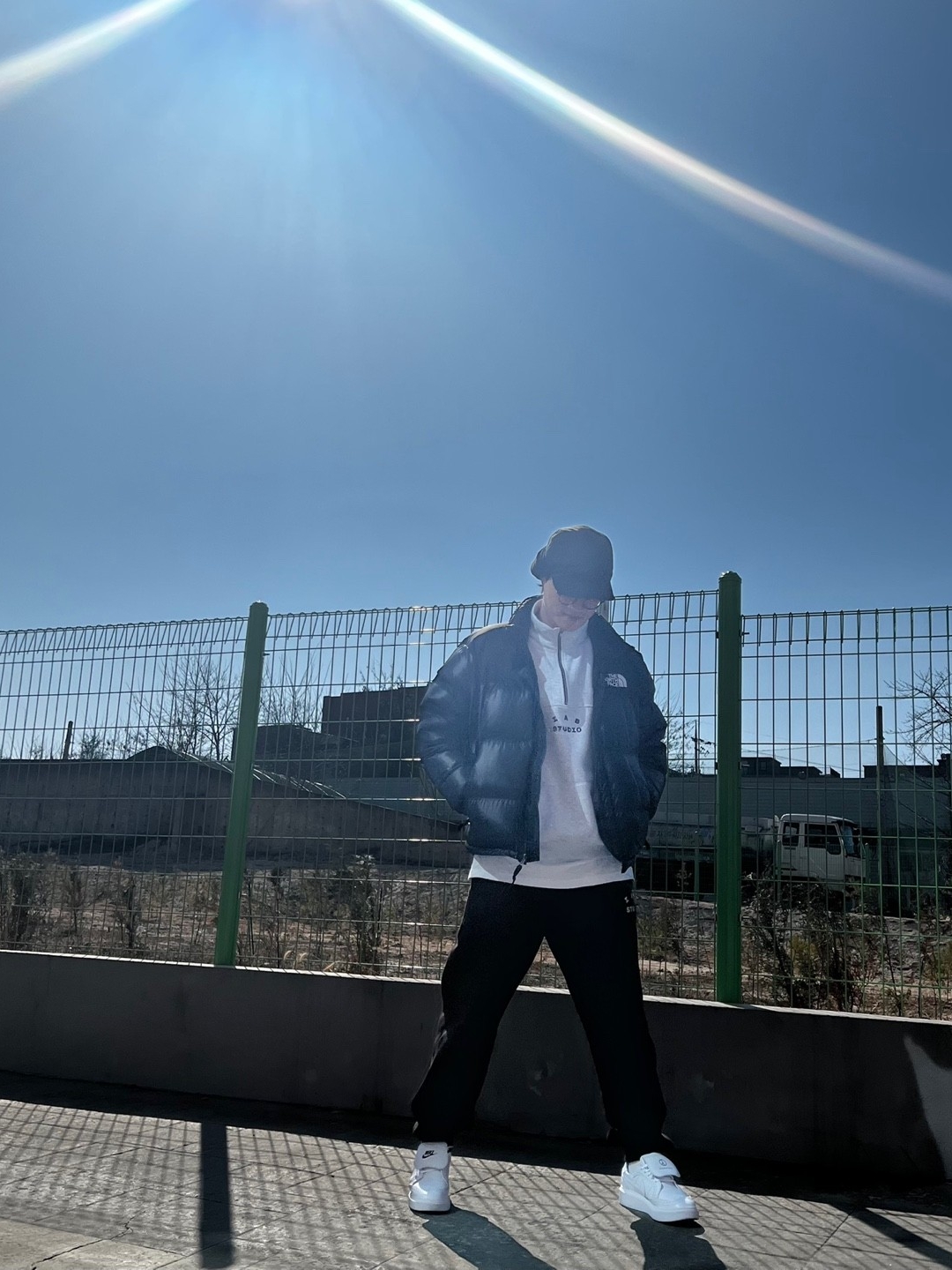 Nike ACG Warm AW84 Cap Black Anthracite, IAB Studio Half Zip Pullover Light Gray 착용 스타일