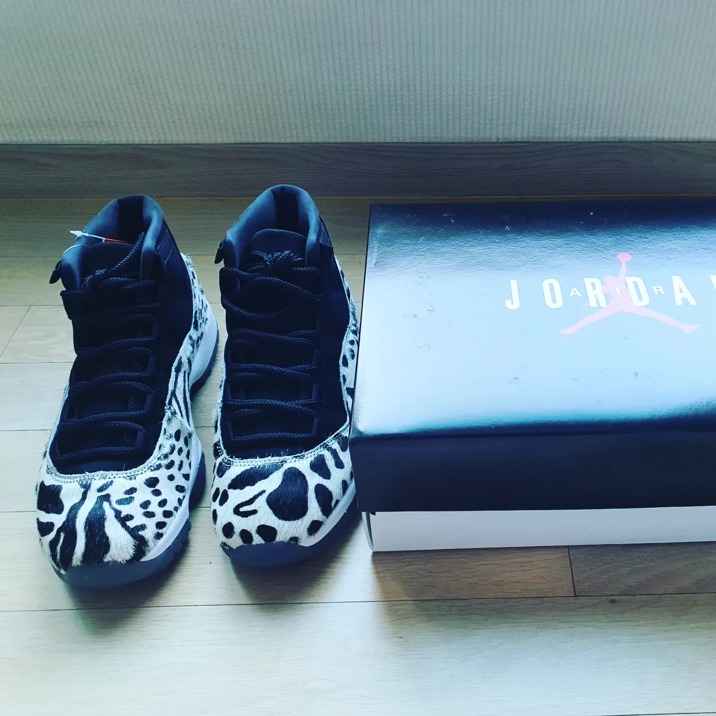 (W) Jordan 11 Retro Animal Instinct Black White 착용 스타일 - 2