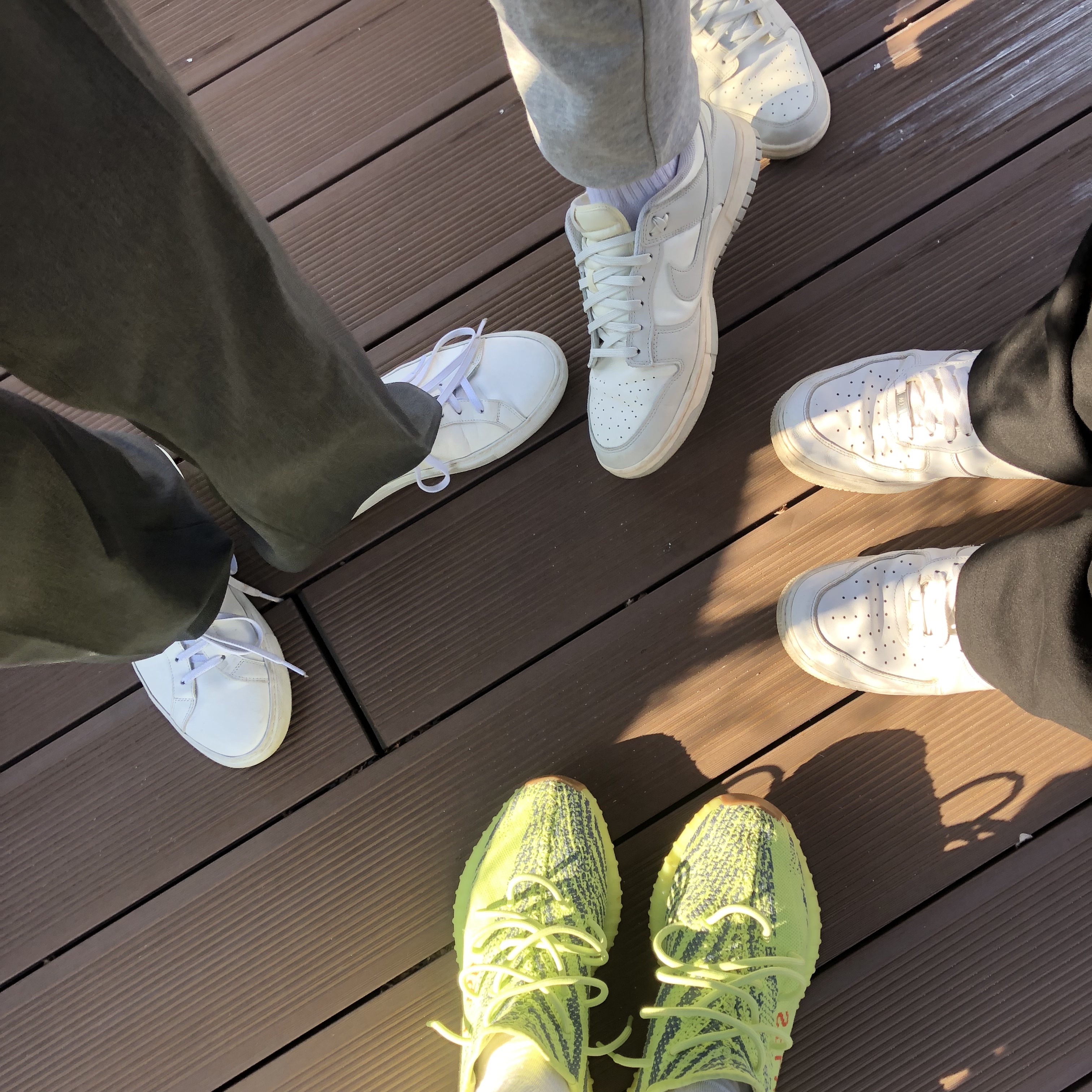 Adidas Yeezy Boost 350 V2 Semi Frozen Yellow, Common Projects Original Achilles Low White 착용 스타일
