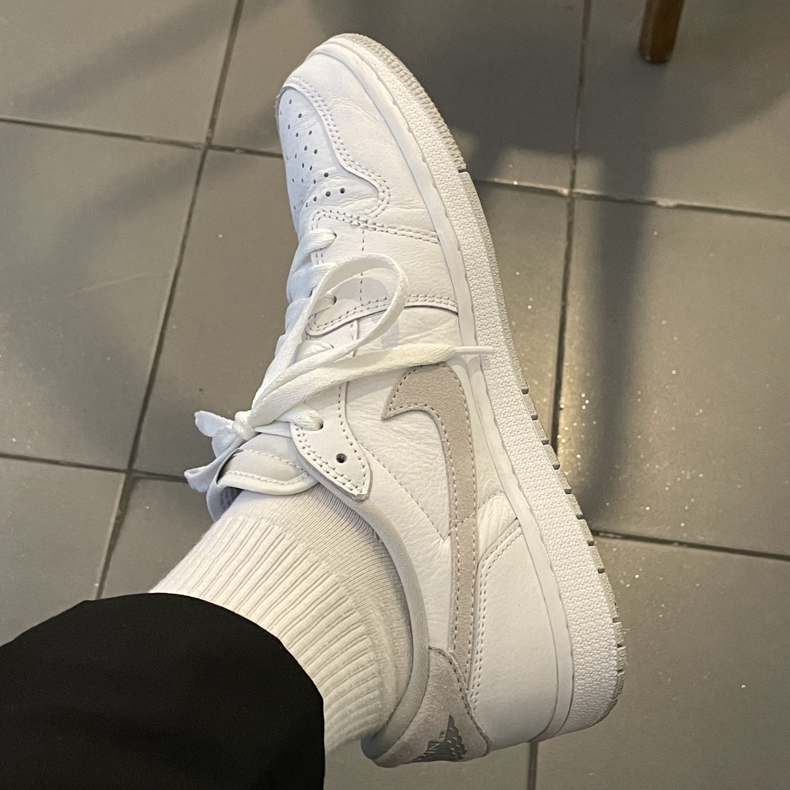 Jordan 1 Low OG Neutral Grey 착용 스타일