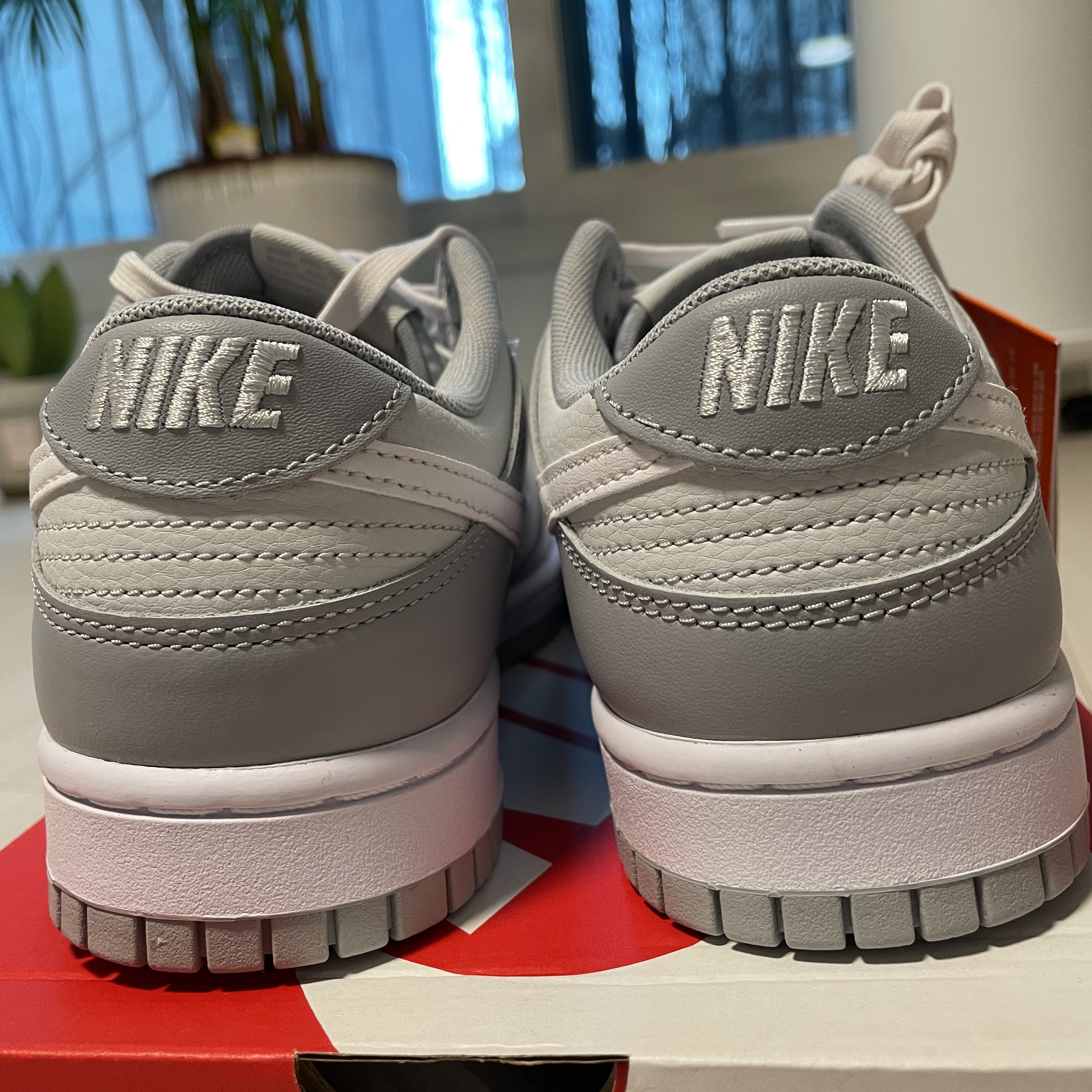 Nike Dunk Low Retro Wolf Grey 착용 스타일 - 3