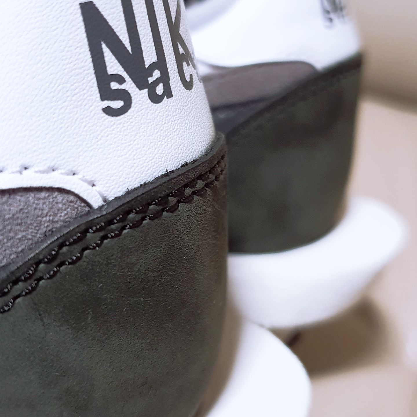 Nike x Sacai LDWaffle Black 착용 스타일 - 2