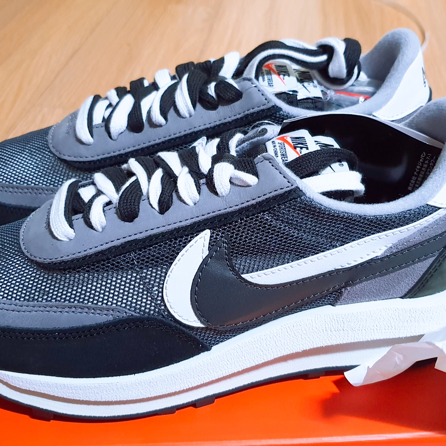 Nike x Sacai LDWaffle Black 착용 스타일 - 1