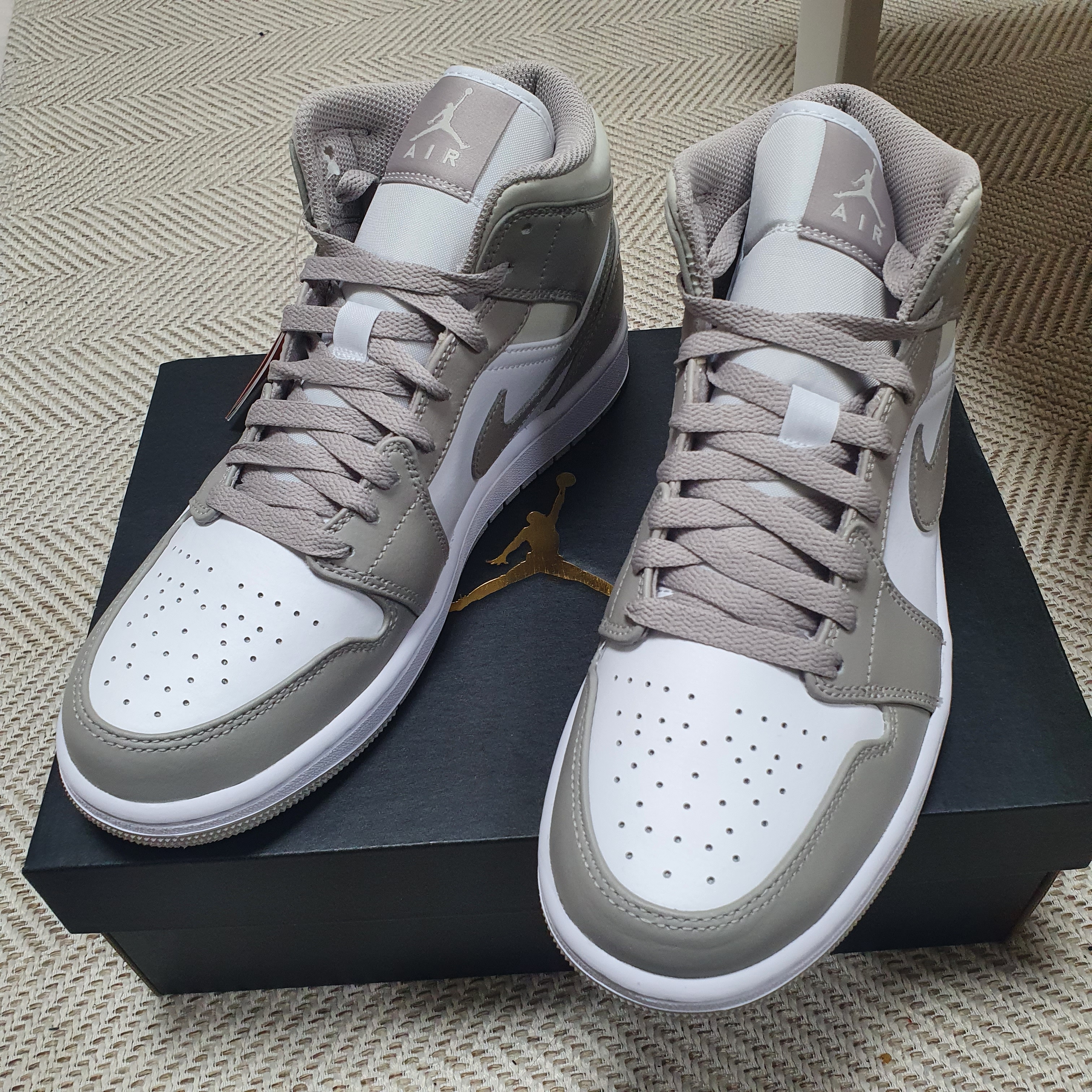 Jordan 1 Mid College Grey 착용 스타일 - 4