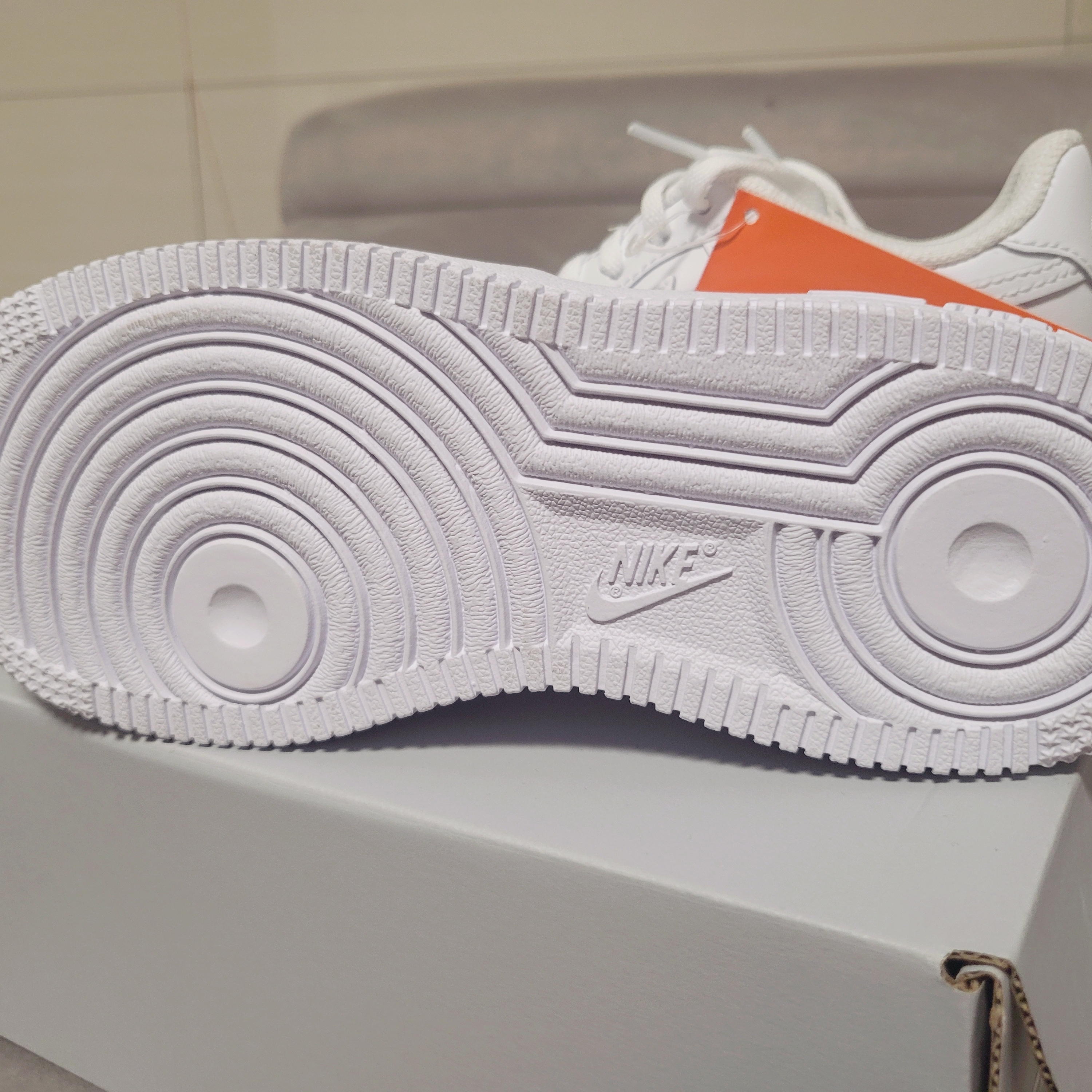 (PS) Nike Force 1 LE Triple White 착용 스타일 - 2