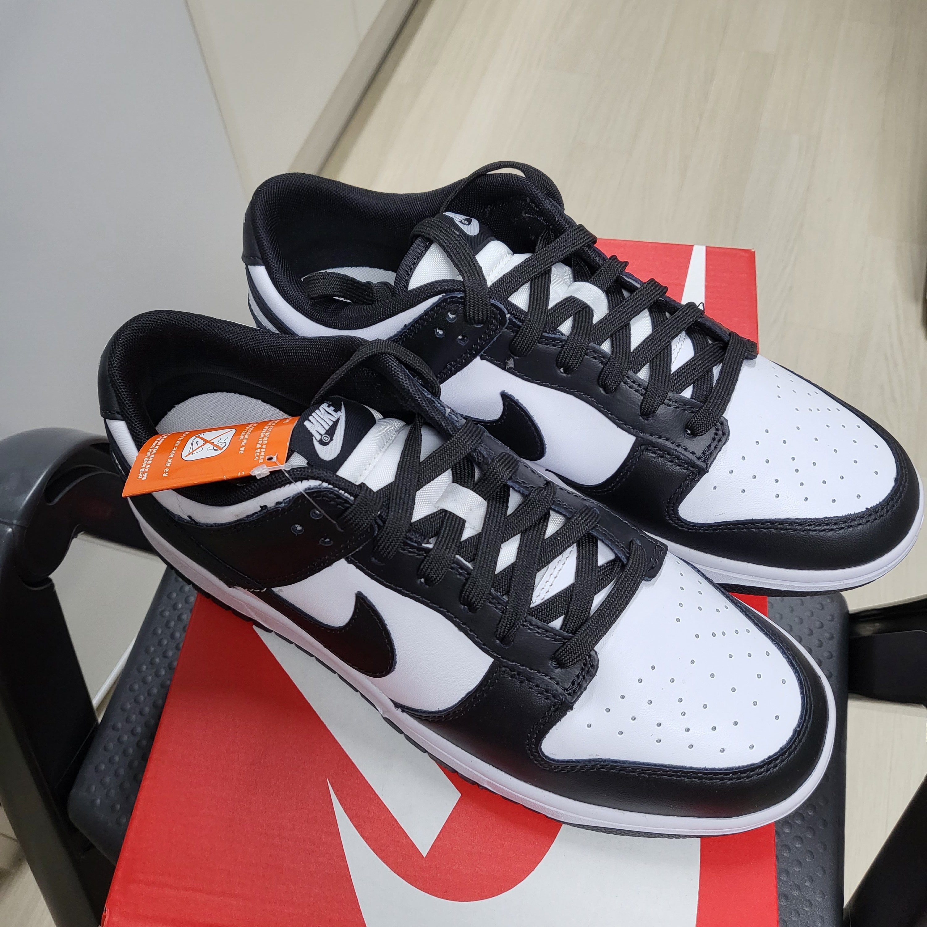 Nike Dunk Low Retro Black 착용 스타일 - 2