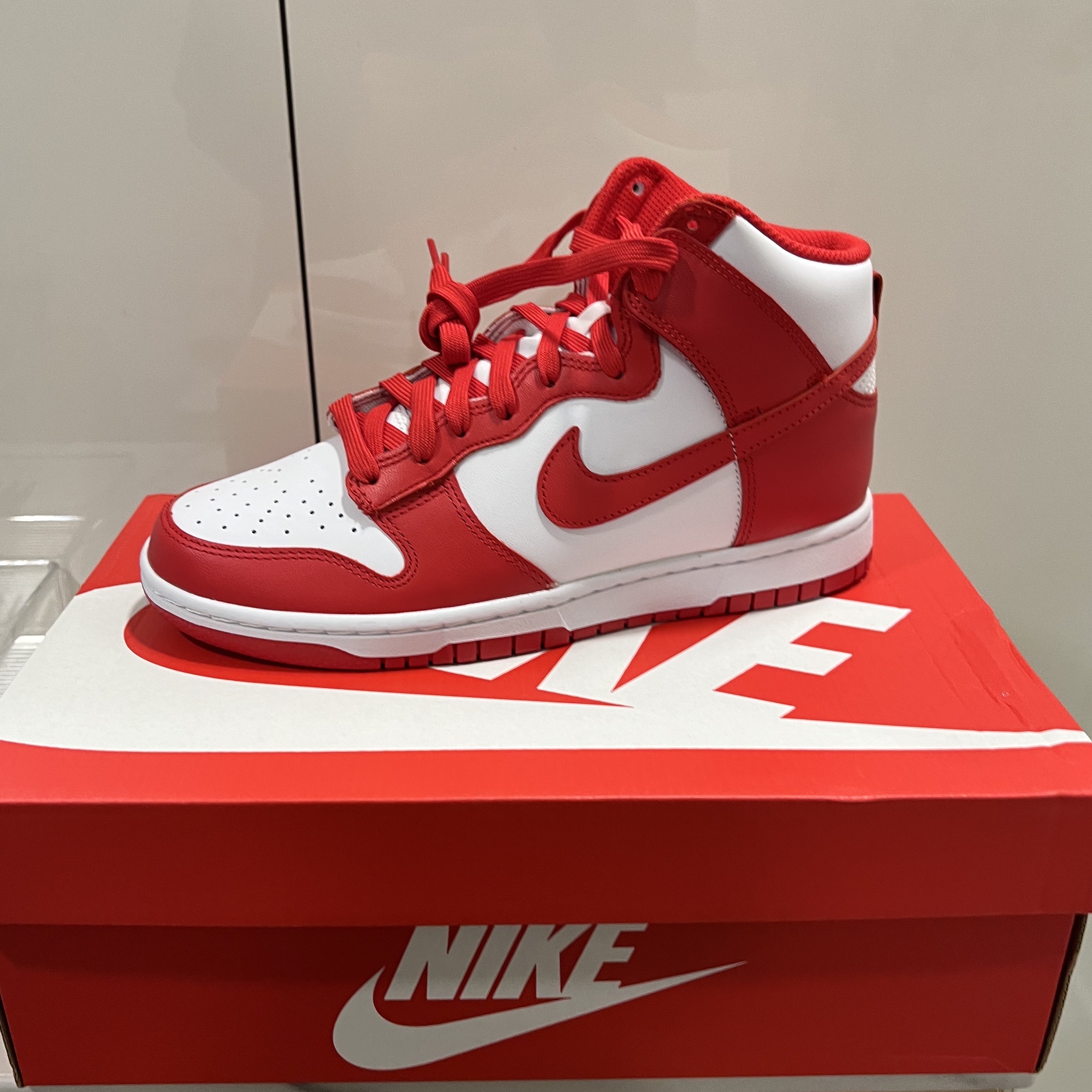 Nike Dunk High Retro Championship White and Red 착용 스타일