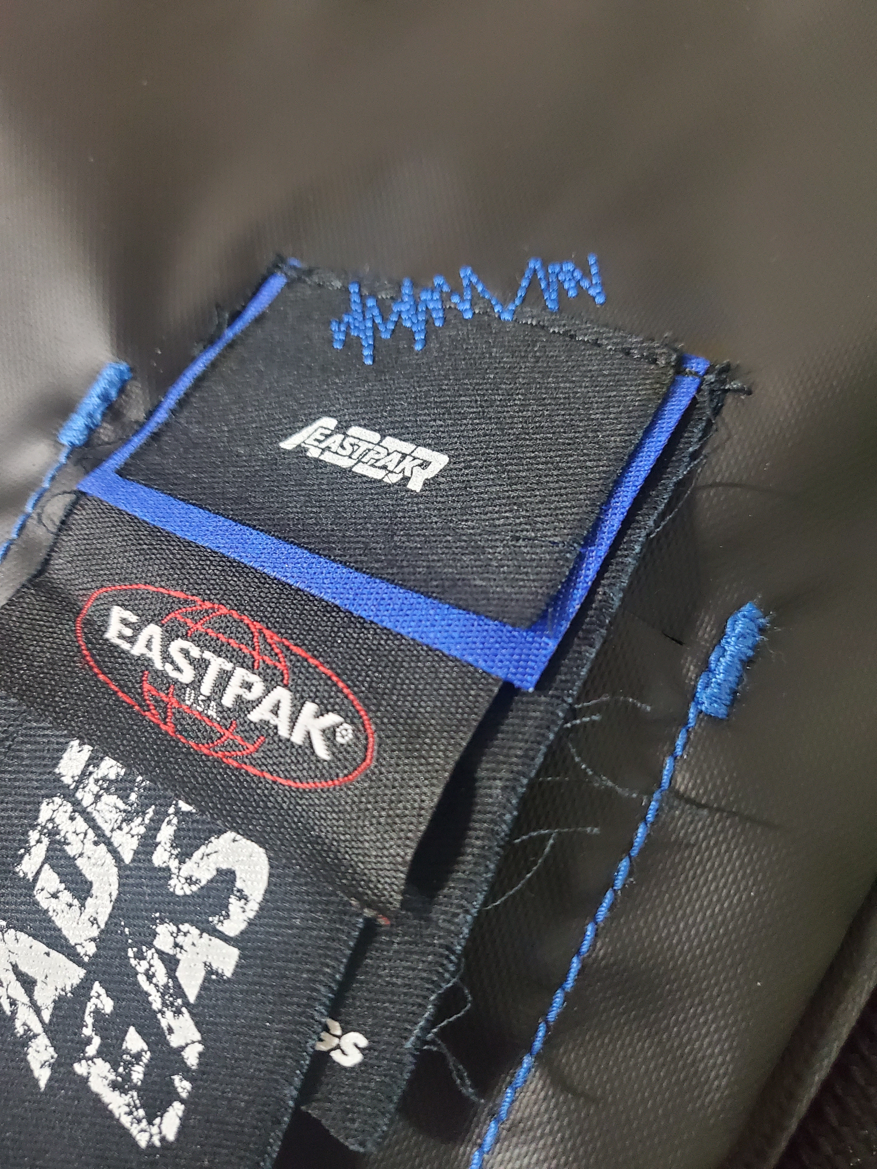 Ader Error x Eastpak Up-Down Sling Black 착용 스타일 - 2