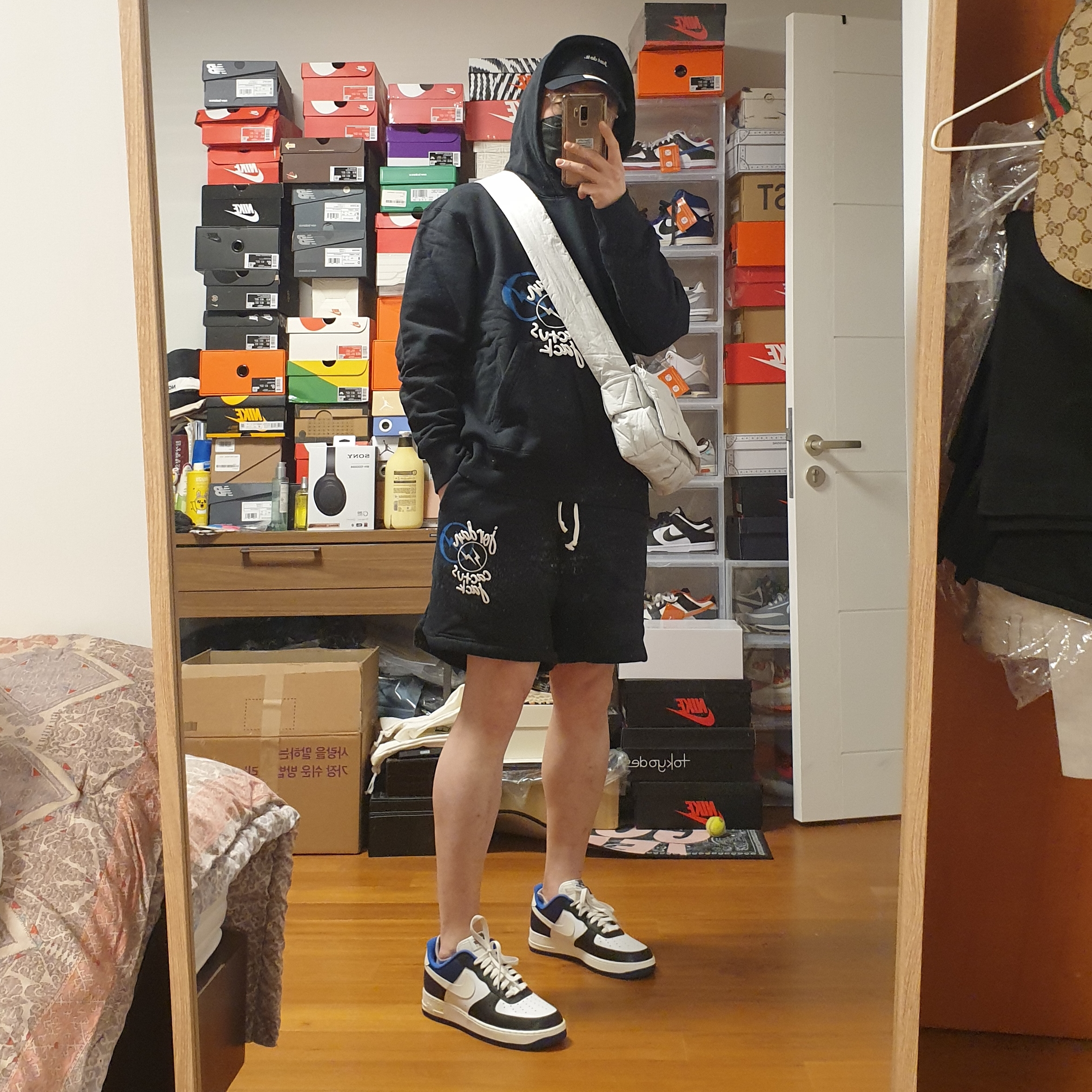 Jordan x Travis Scott x Fragment Hoodie Black (DJ0615-010), Jordan x Travis Scott x Fragment Shorts Black (DJ0617-010) 착용 스타일