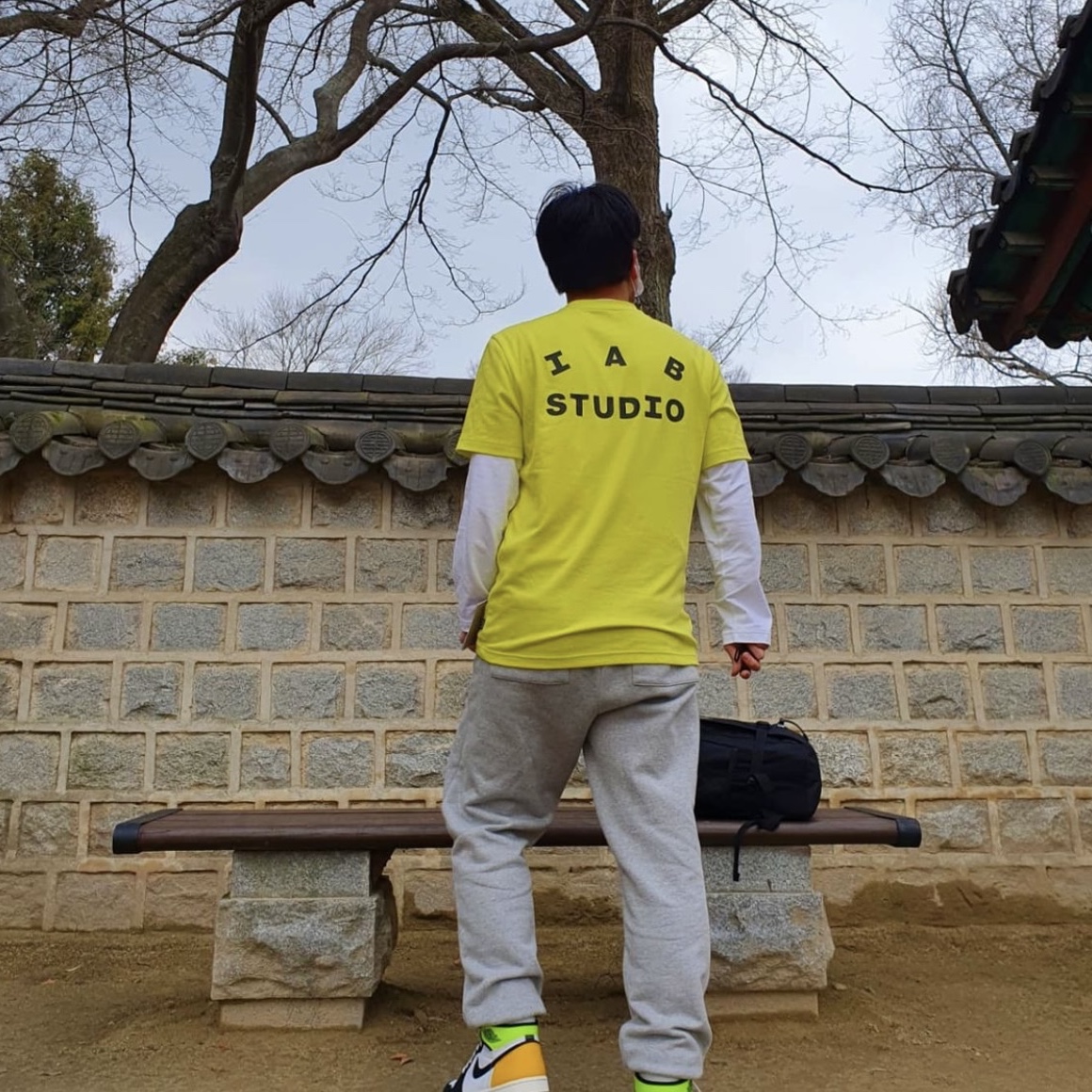 Jordan 1 Retro High OG Volt Gold, IAB Studio x Asics T-Shirt Lime 착용 스타일