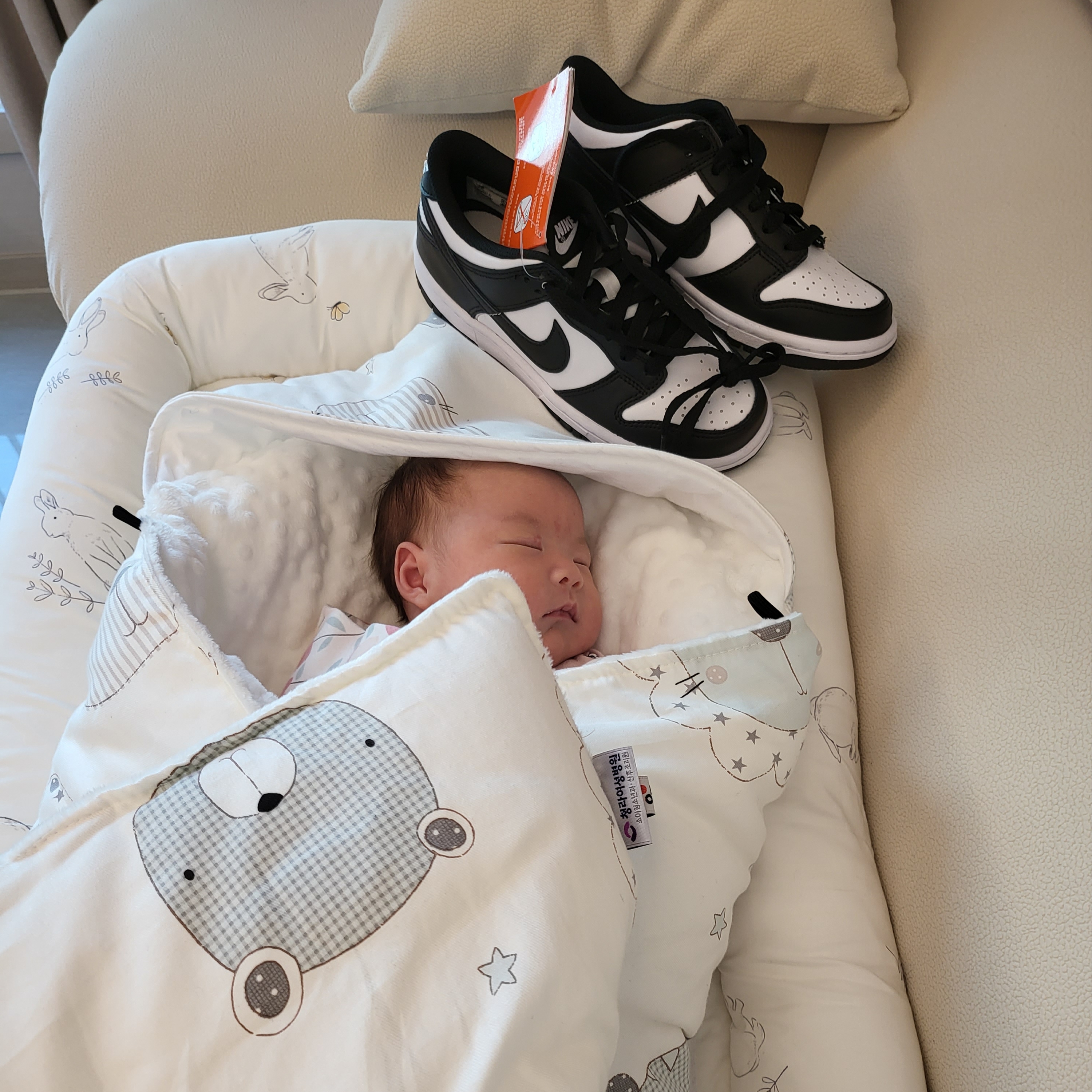 (GS) Nike Dunk Low Black 착용 스타일 - 1