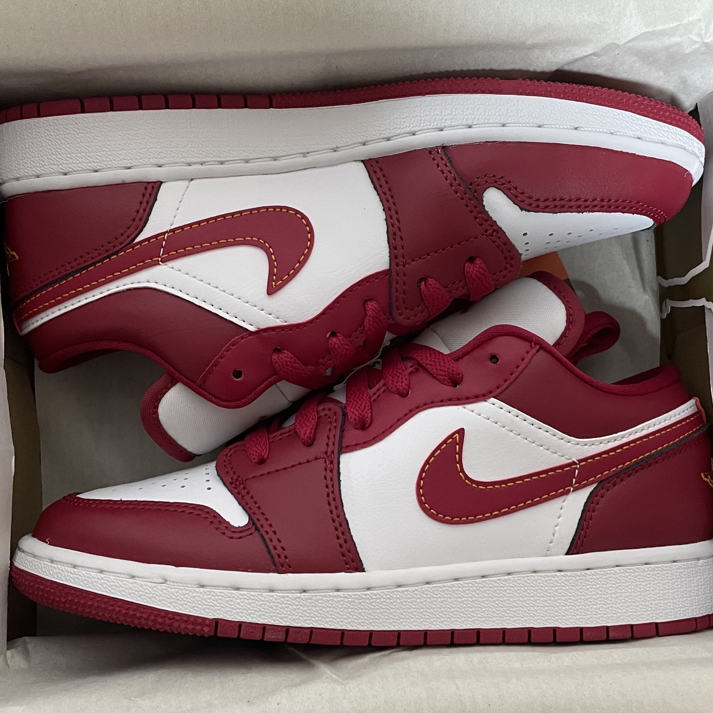 (GS) Jordan 1 Low Cardinal Red 착용 스타일 - 2