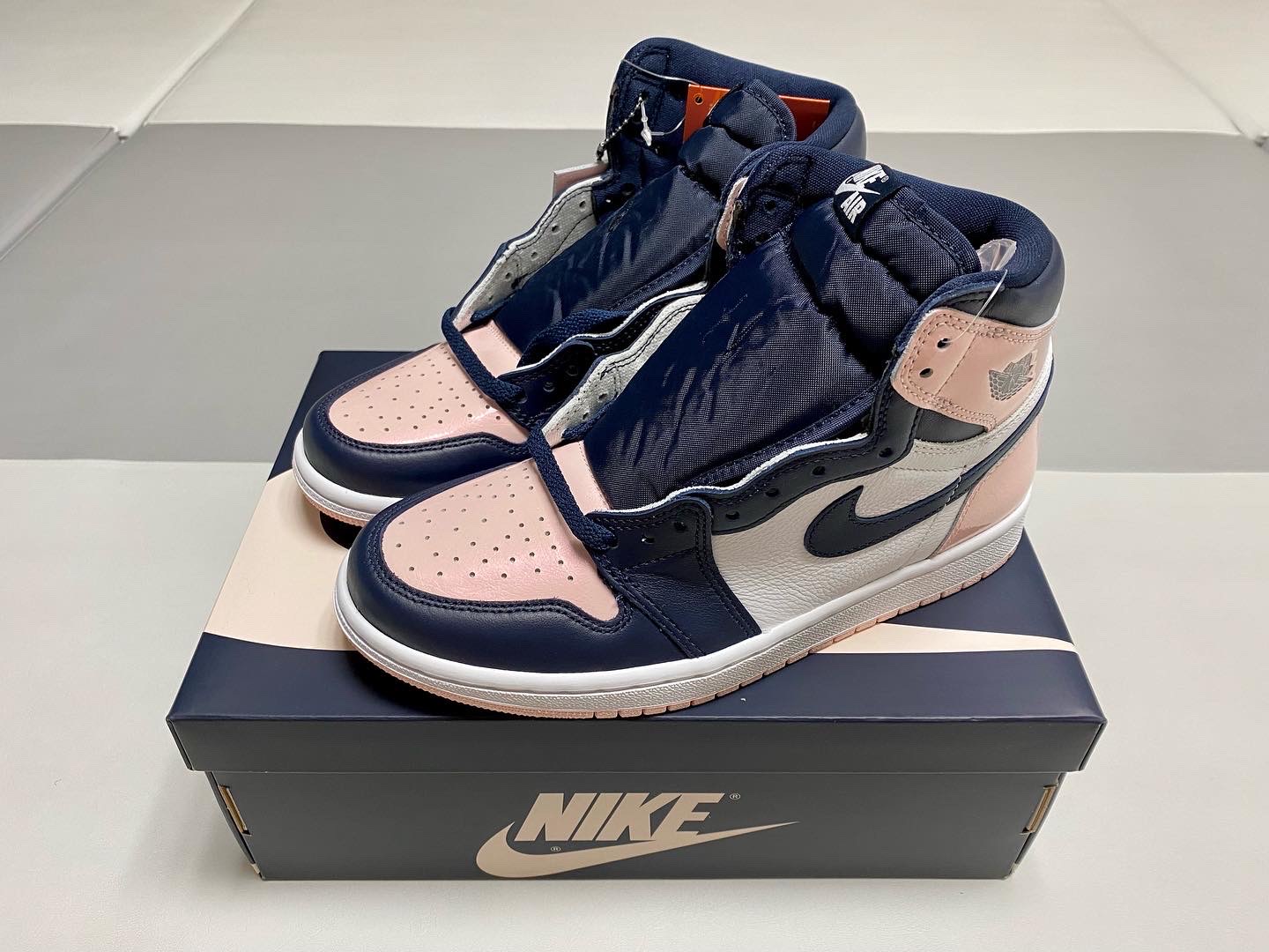 (W) Jordan 1 Retro High OG Atmosphere 착용 스타일 - 1