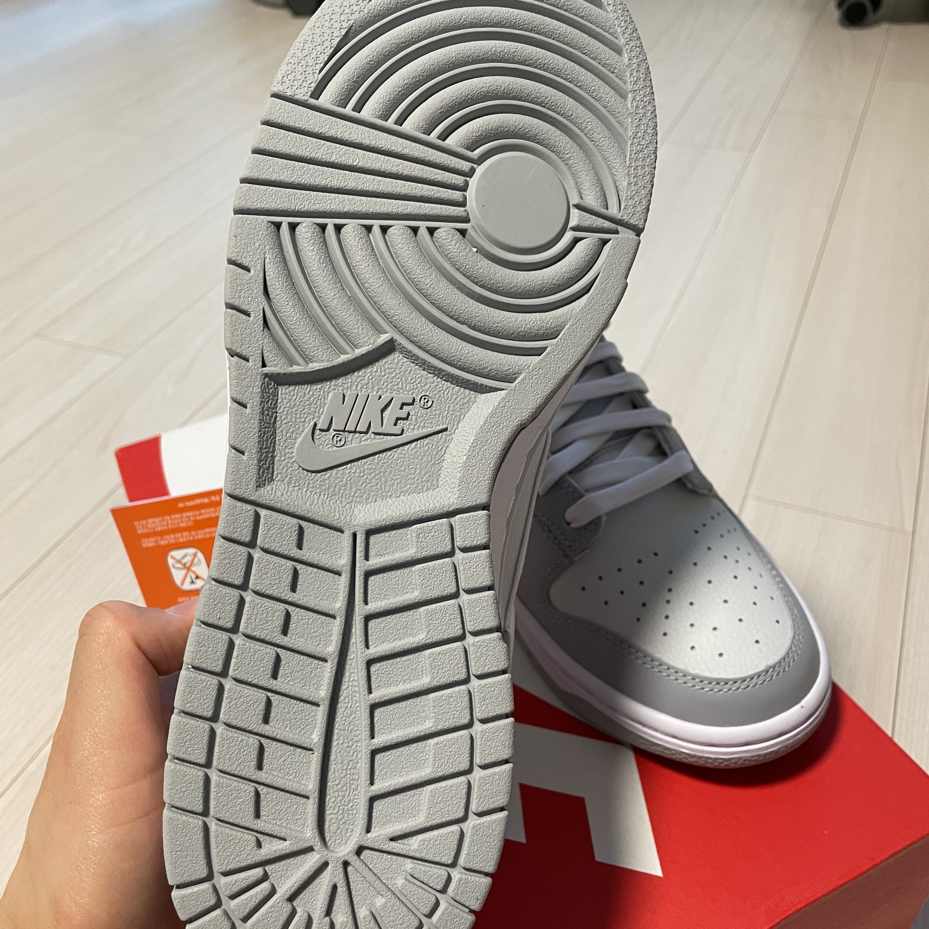 Nike Dunk Low Retro Wolf Grey 착용 스타일 - 5