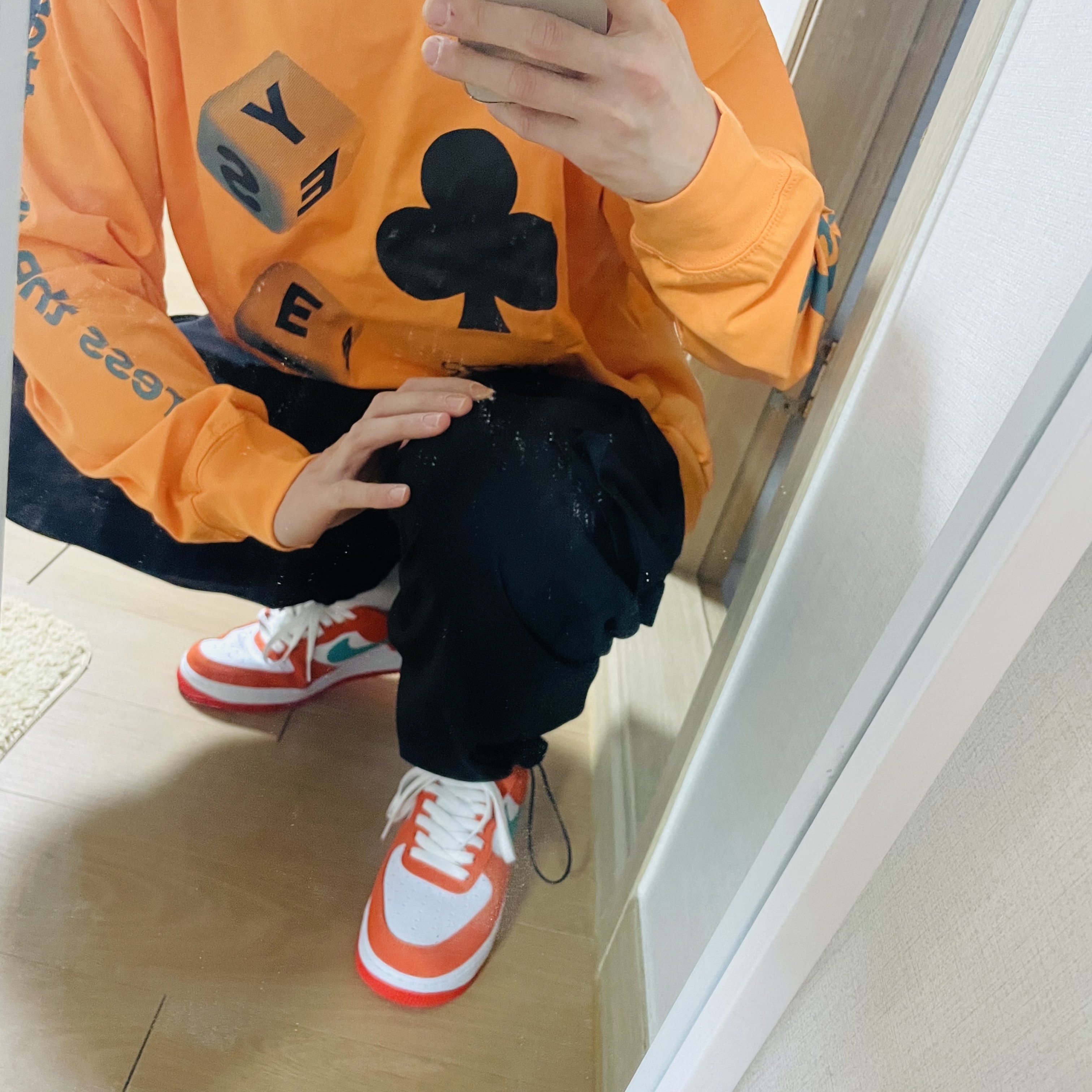Nike Air Force 1 '07 LV8 Athletic Club Rush Orange Washed Teal 착용 스타일