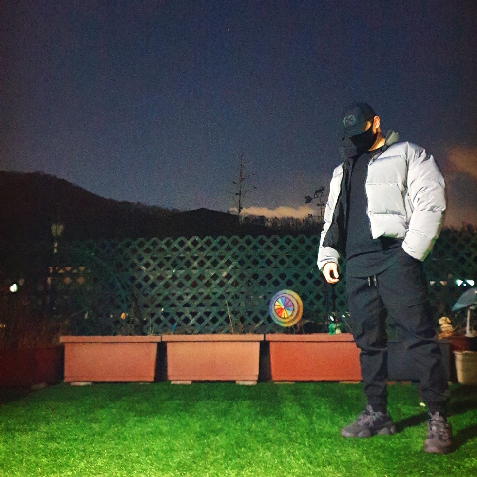 Adidas Yeezy 500 Utility Black 2018/2020 착용 스타일 - 1