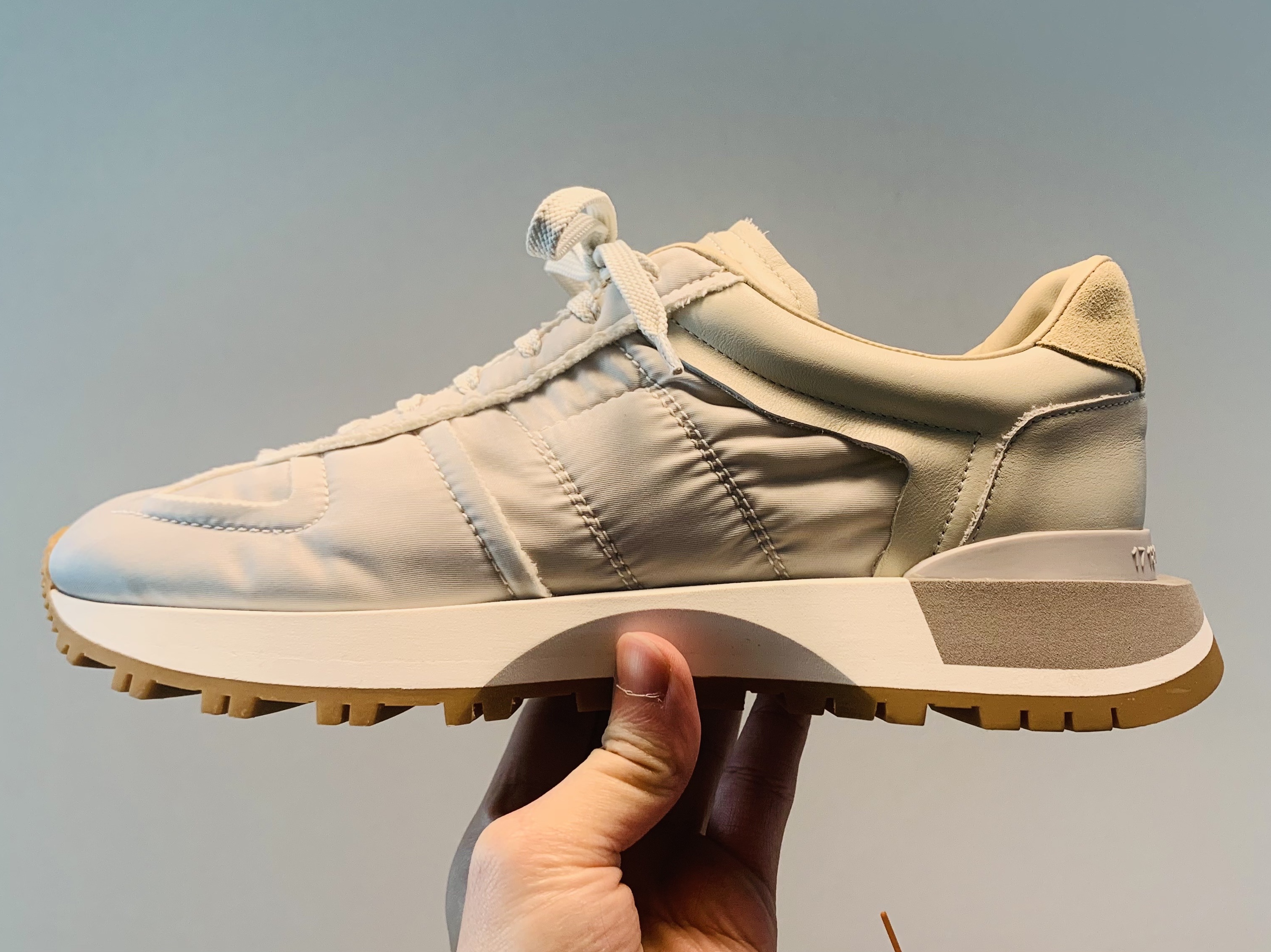 Maison Margiela Runner Evolution Sneakers Frost 착용 스타일 - 1