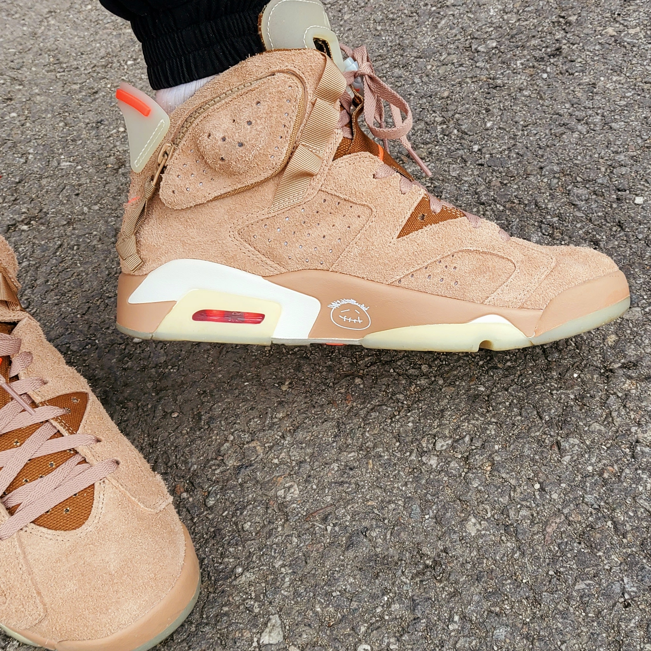 Jordan 6 x Travis Scott Retro SP British Khaki 착용 스타일 - 1
