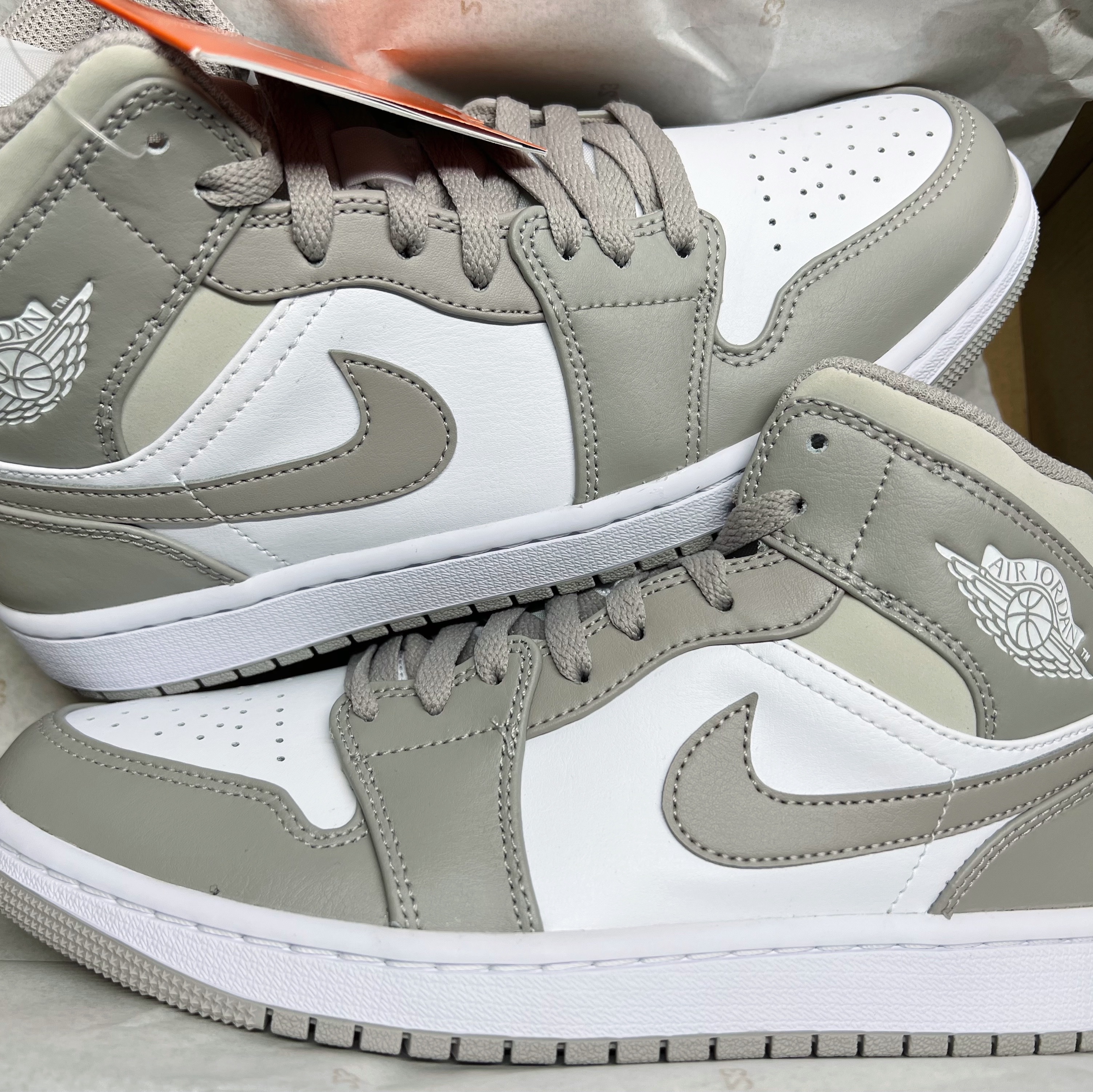 Jordan 1 Mid College Grey 착용 스타일