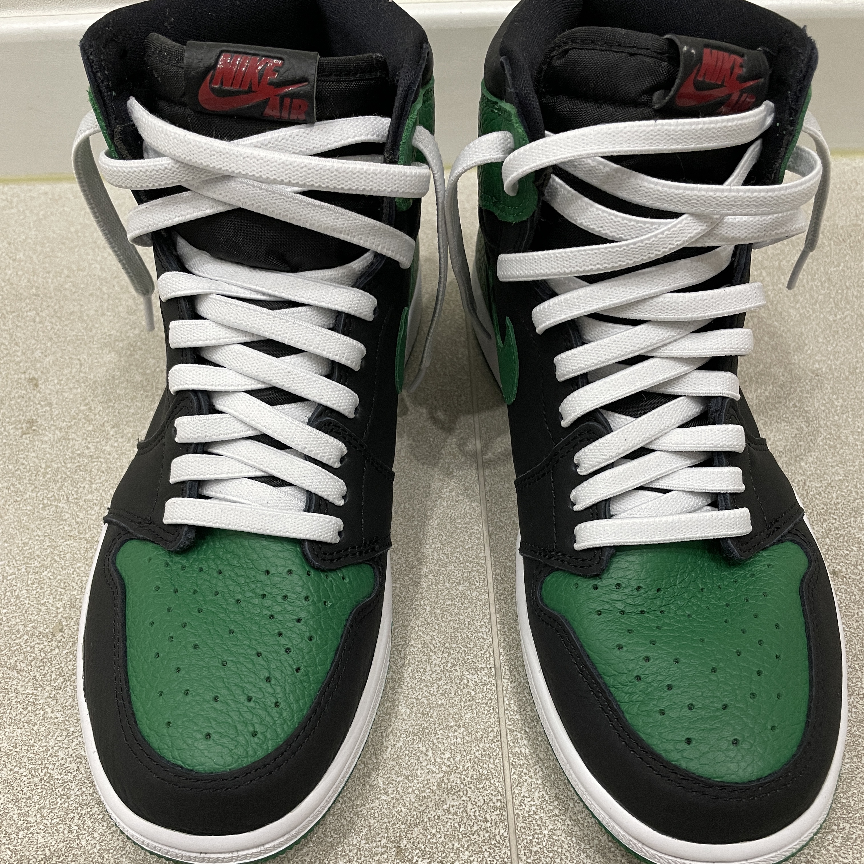 Jordan 1 Retro High OG Pine Green Black, Yeezy Gap Round Jacket Black 착용 스타일 - 2