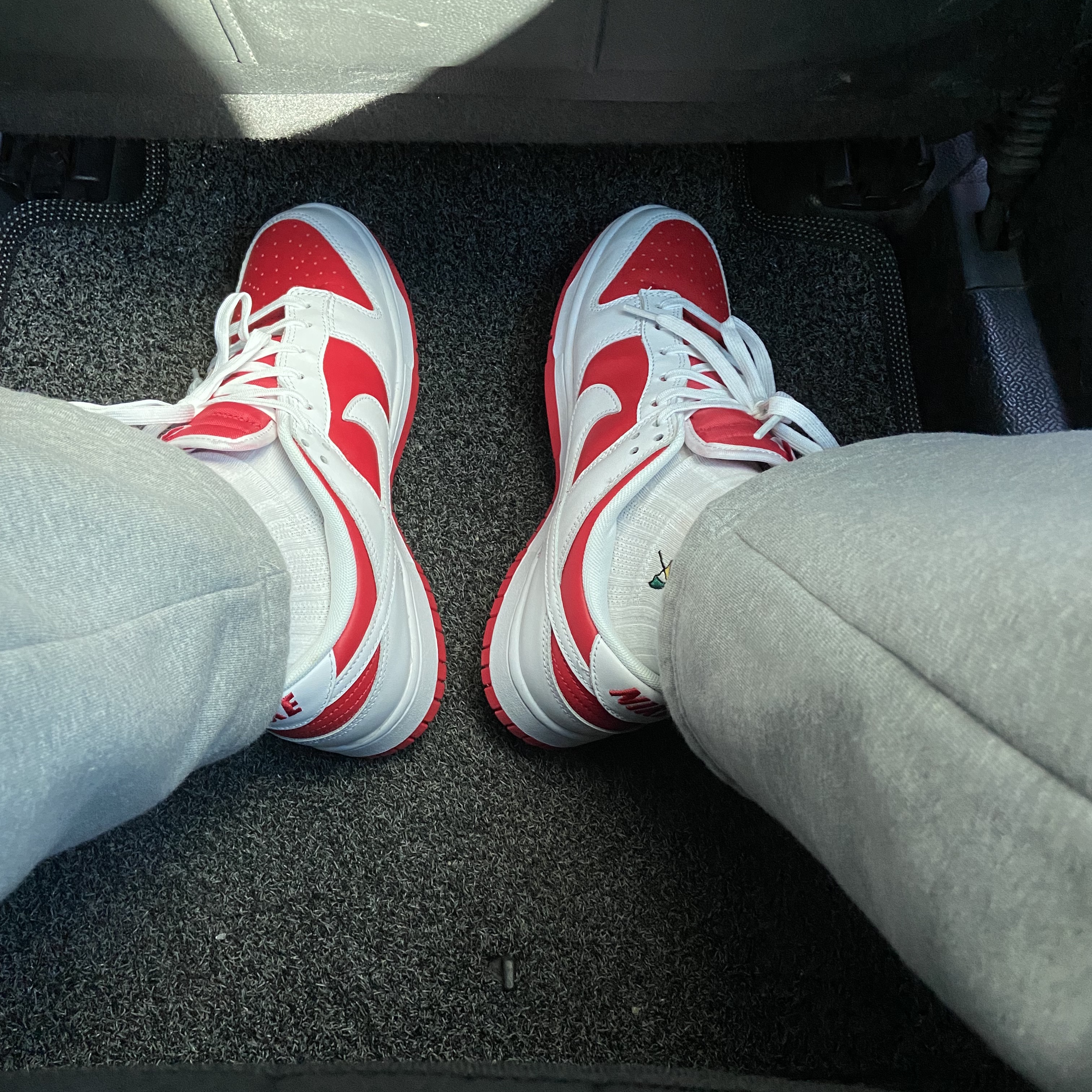 Nike Dunk Low Retro Championship Red 착용 스타일
