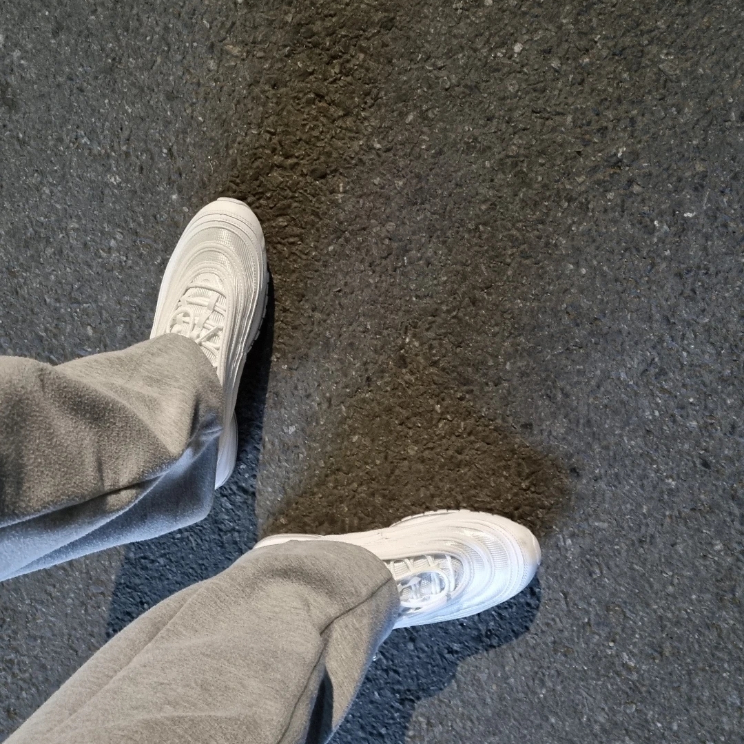 Nike Air Max 97 Triple White Wolf Grey 착용 스타일