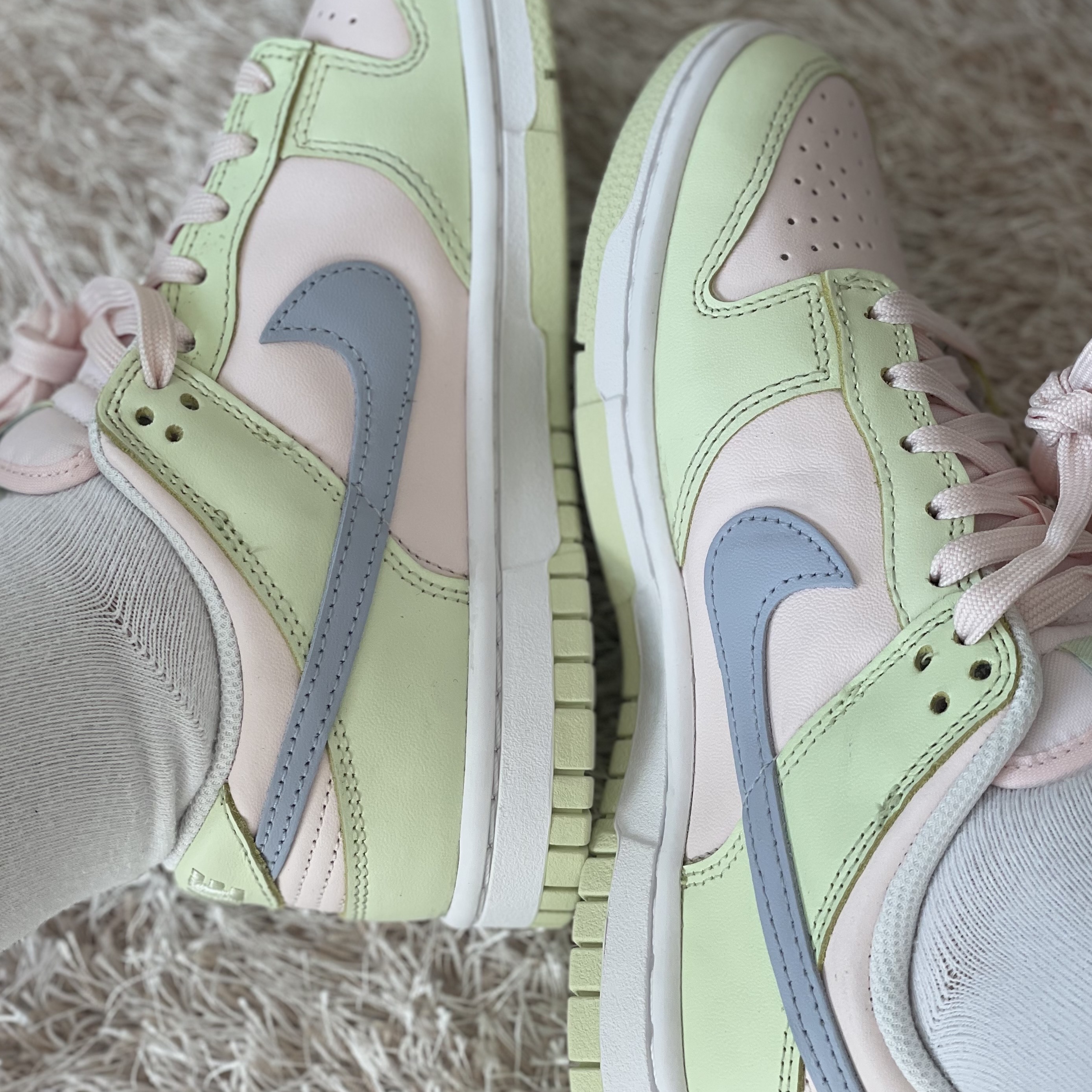 (W) Nike Dunk Low Light Soft Pink 착용 스타일 - 2
