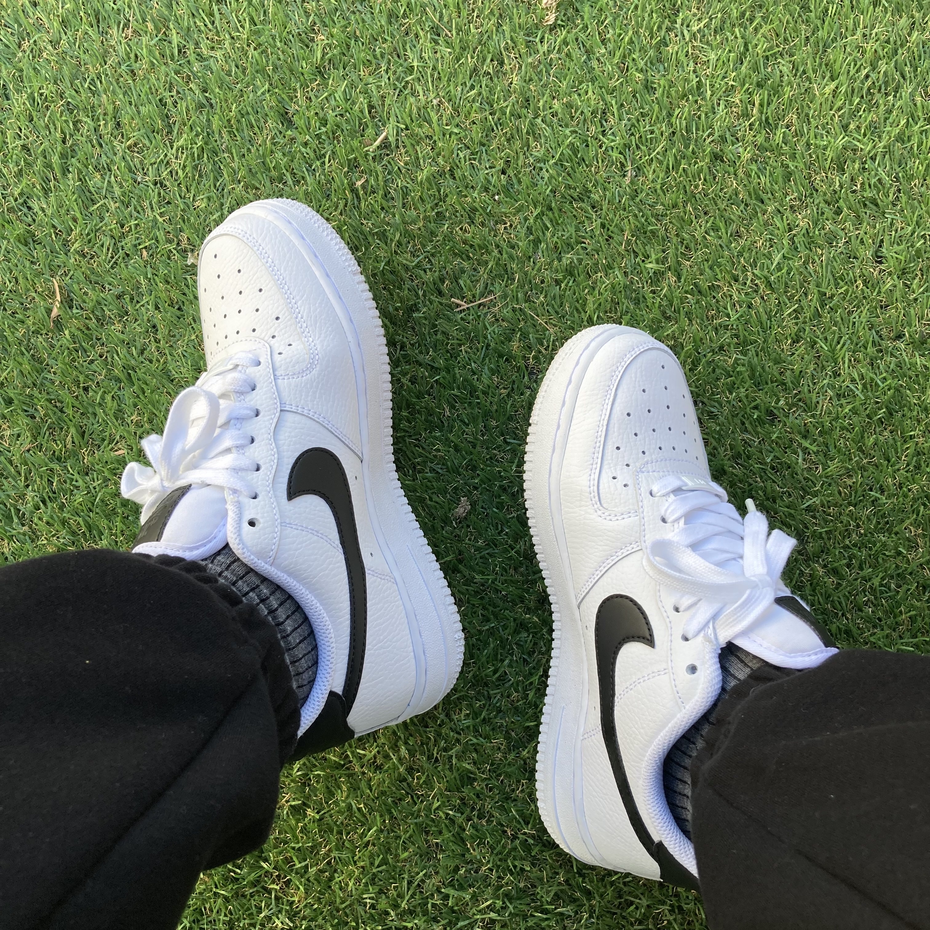 (W) Nike Air Force 1 '07 Low White Black 착용 스타일
