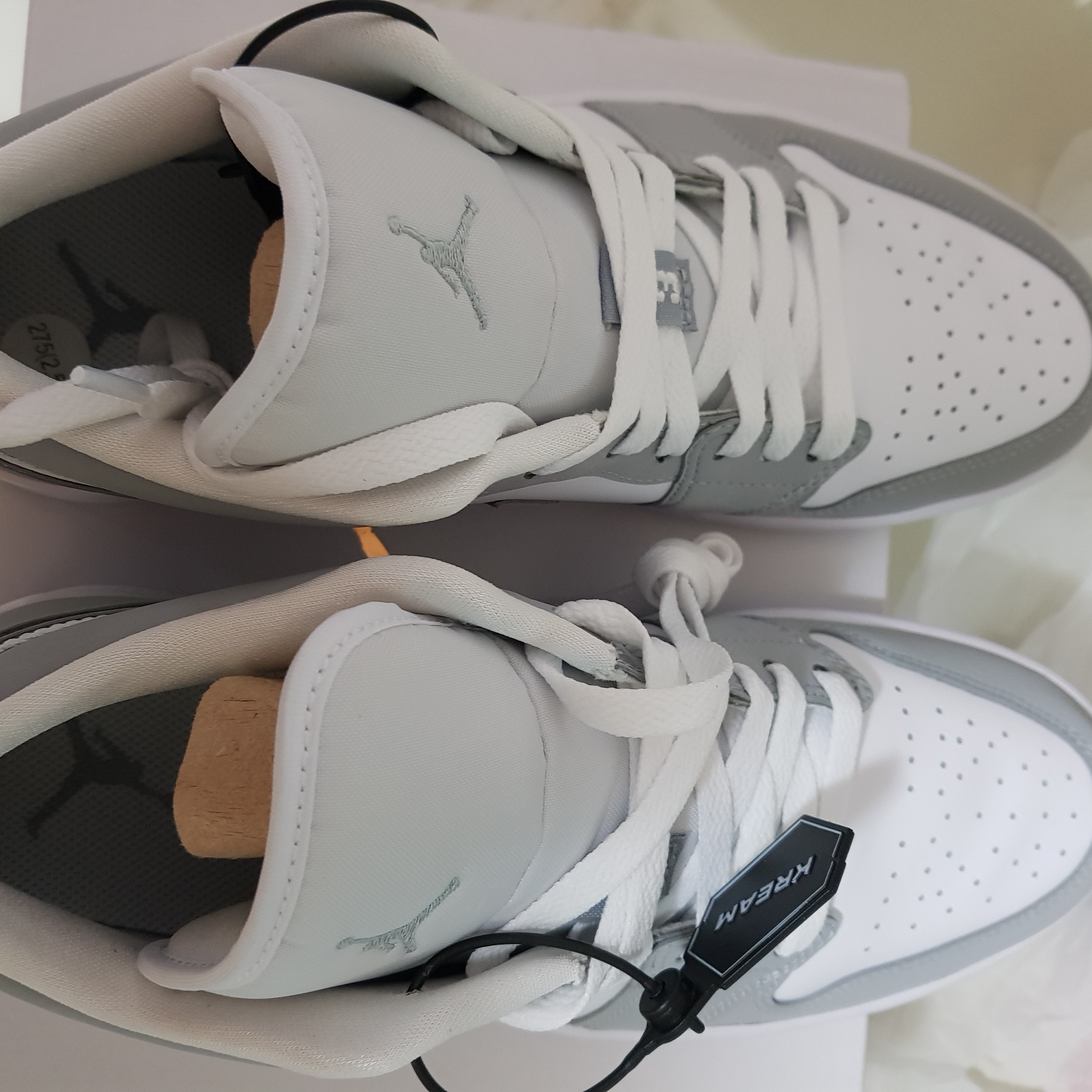 (W) Jordan 1 Low White Wolf Grey 착용 스타일 - 1