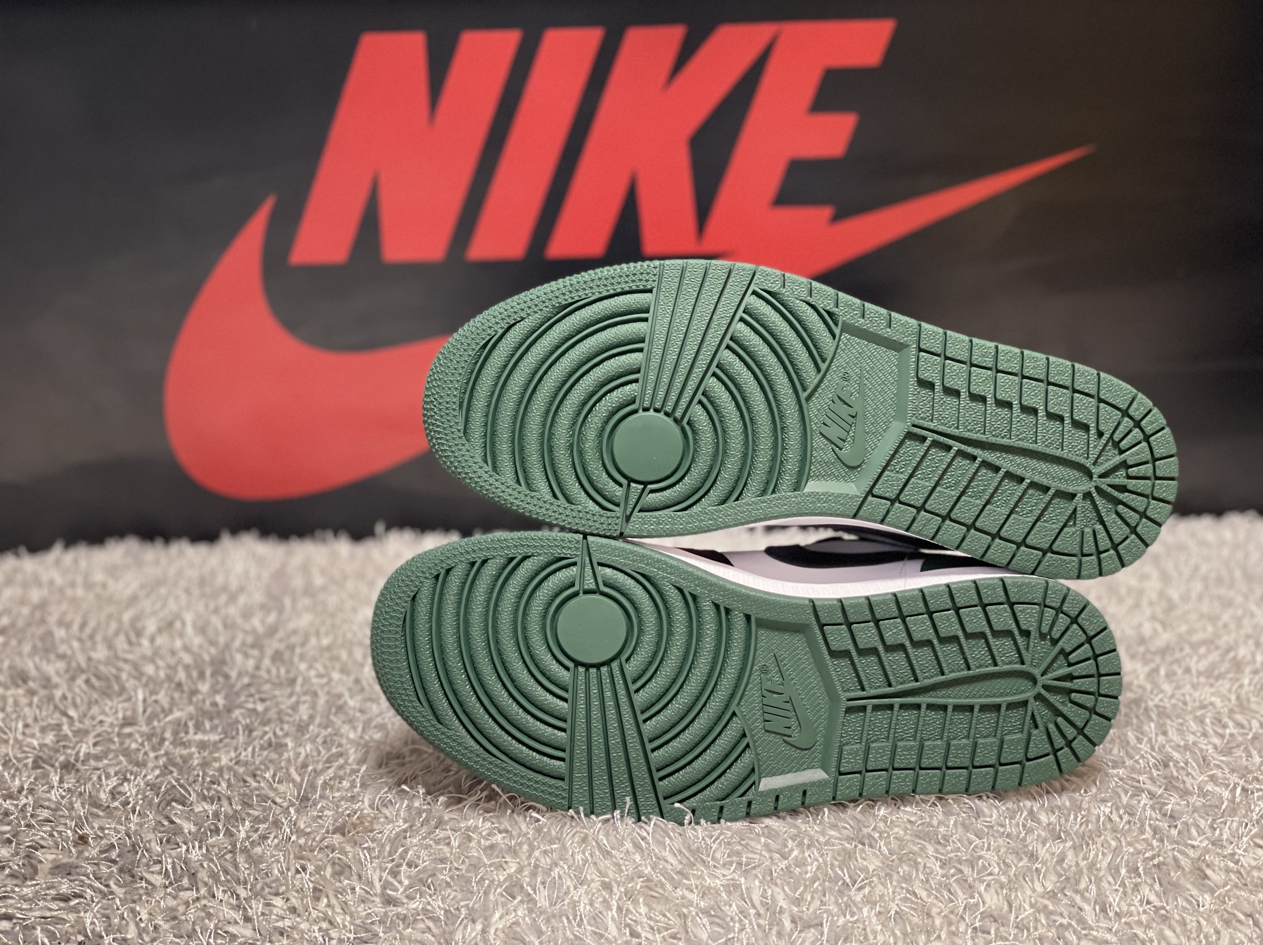 Jordan 1 Low Green Toe 착용 스타일 - 4