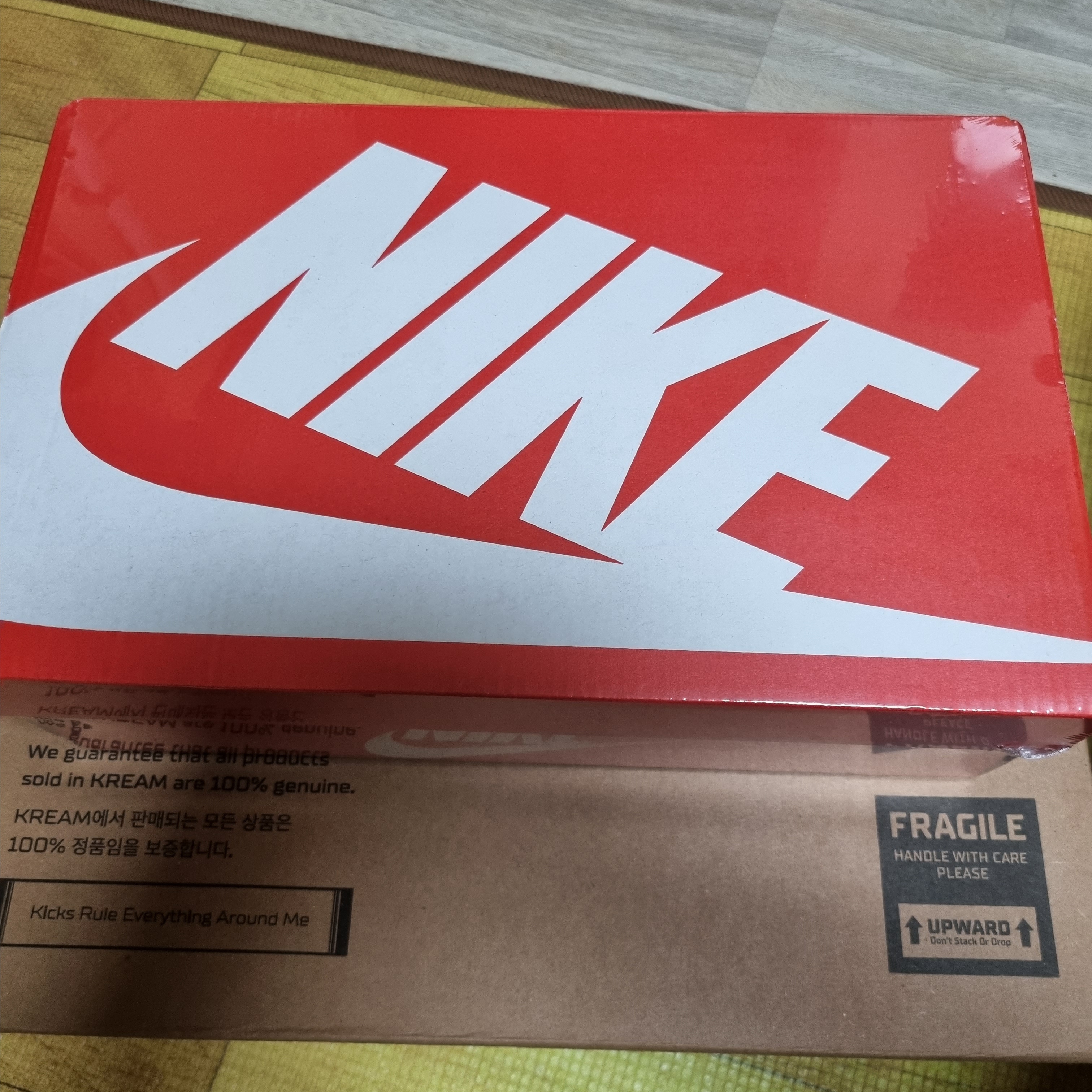 Nike x NBA Dunk Low Retro EMB Black and Chile Red 착용 스타일