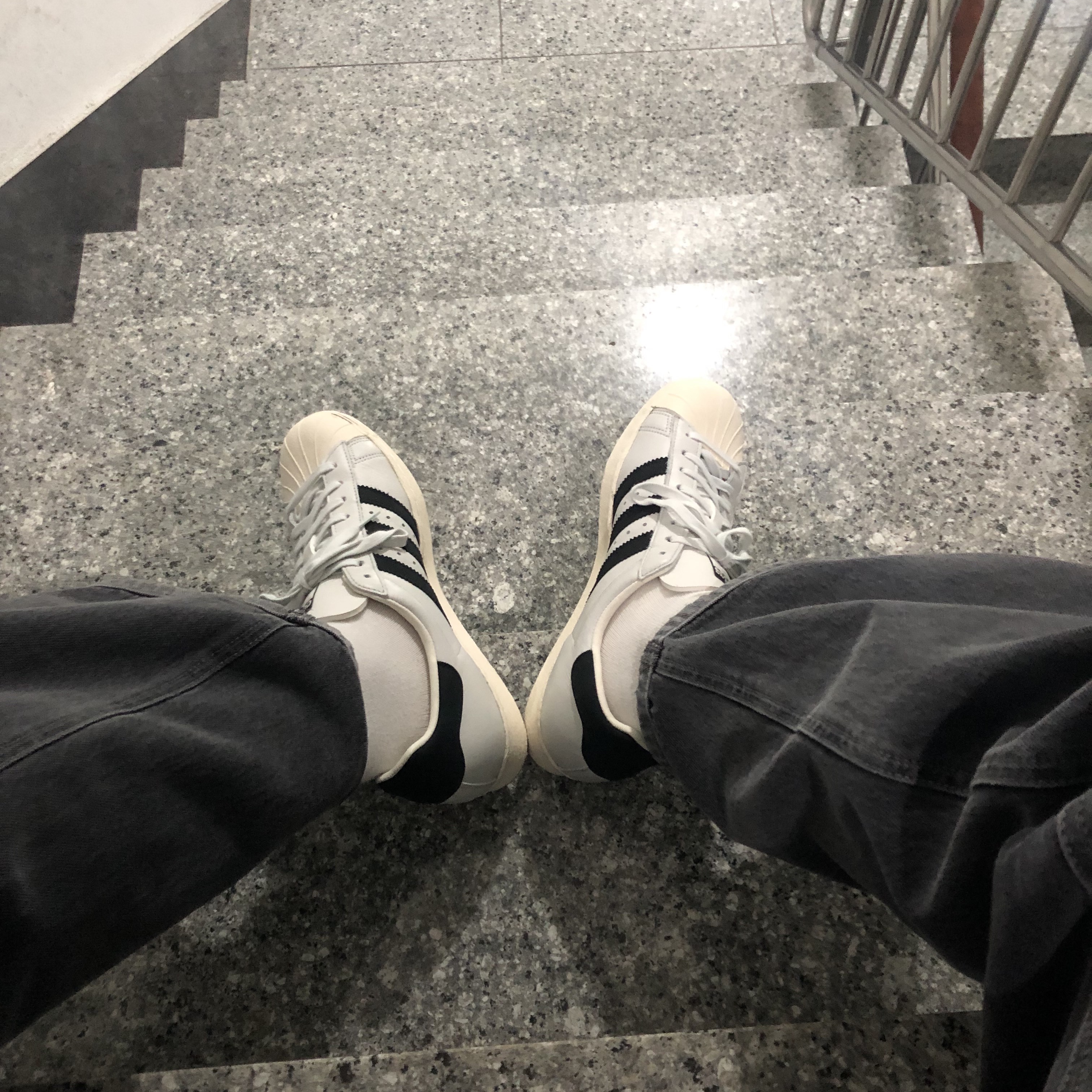 Adidas Superstar Recon White Black 착용 스타일