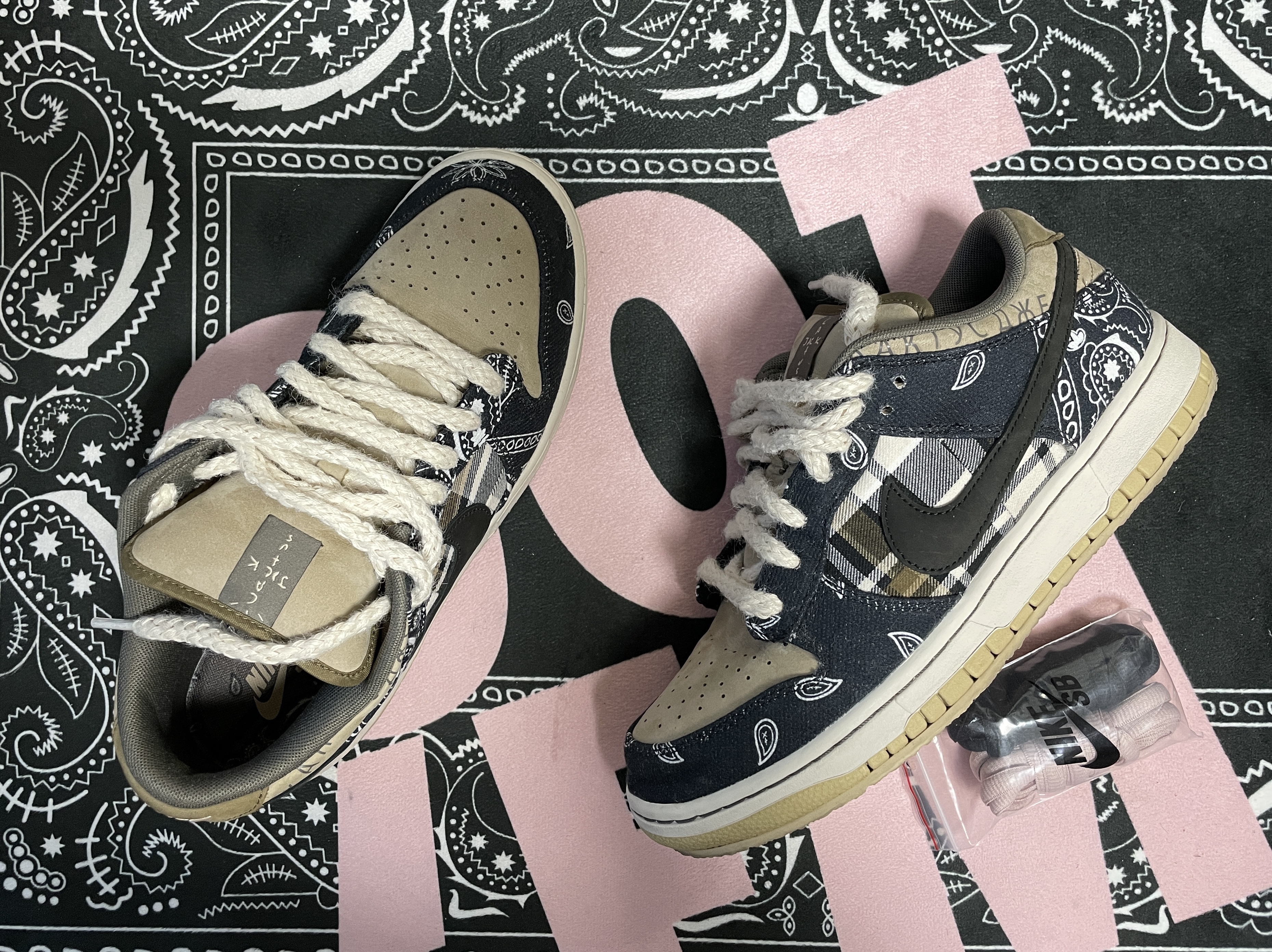 Nike x Travis Scott SB Dunk Low 착용 스타일 - 2