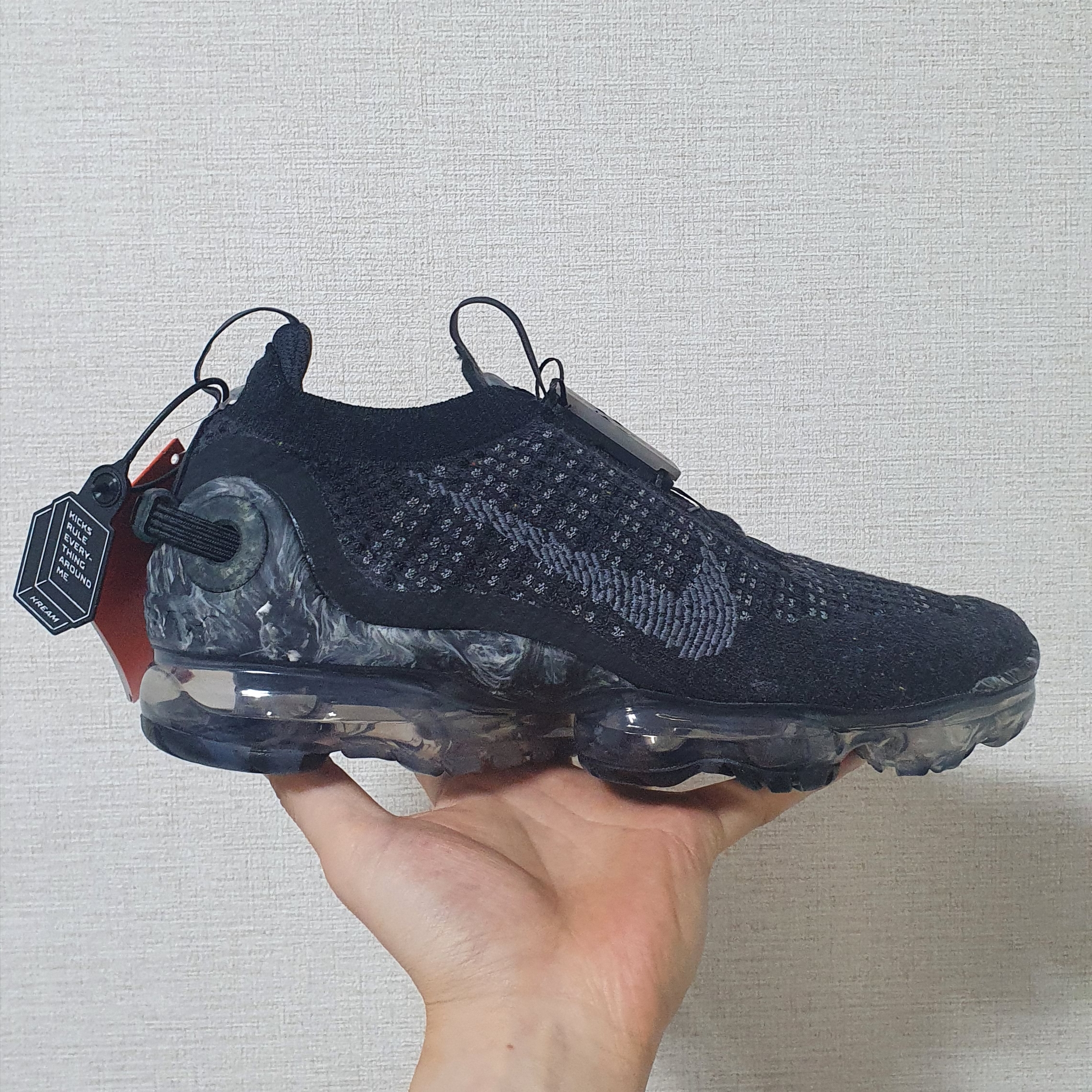 Nike Air VaporMax 2020 Flyknit Black Dark Grey 착용 스타일