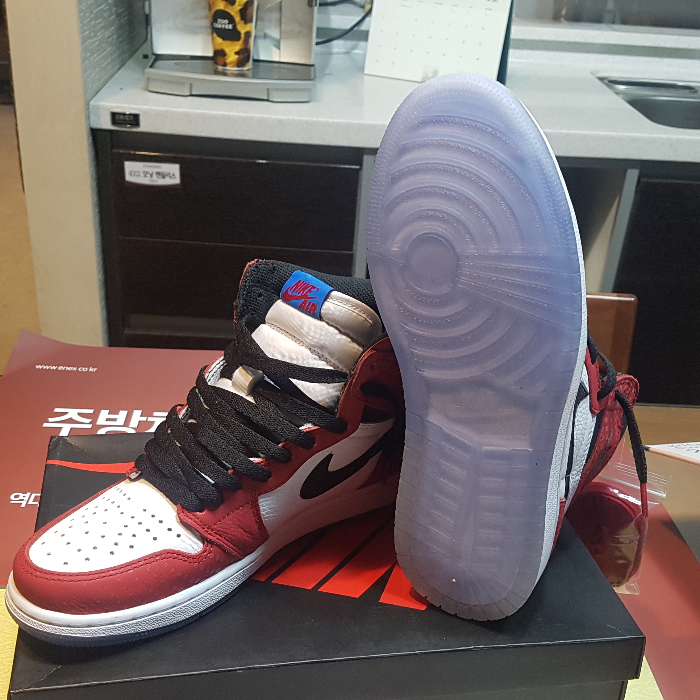 Jordan 1 Retro High Spider-Man Origin Story 착용 스타일 - 3