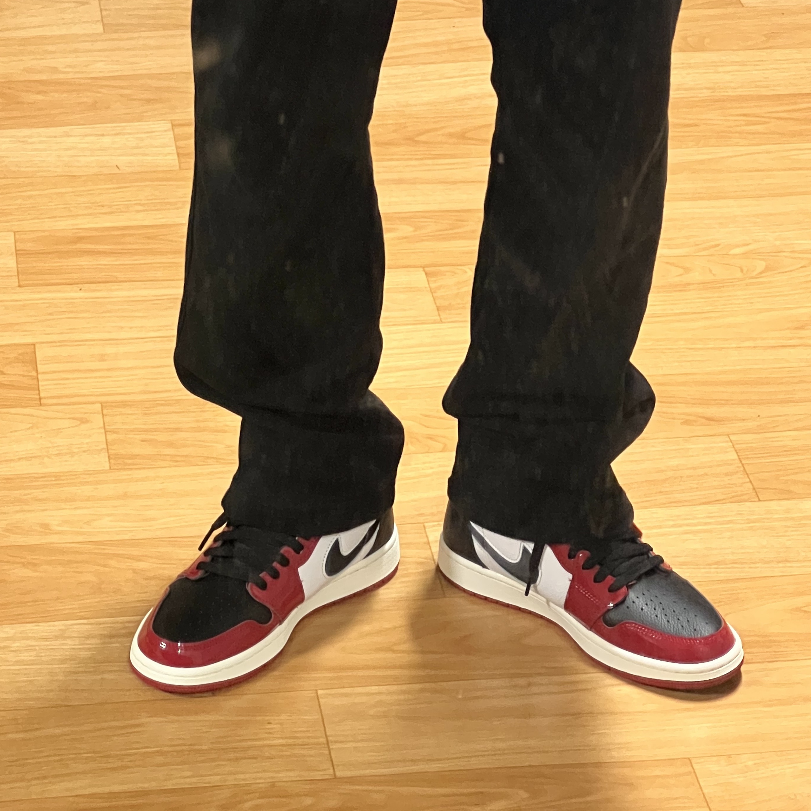 (W) Jordan 1 Zoom Air CMFT Gym Red Black 착용 스타일 - 2