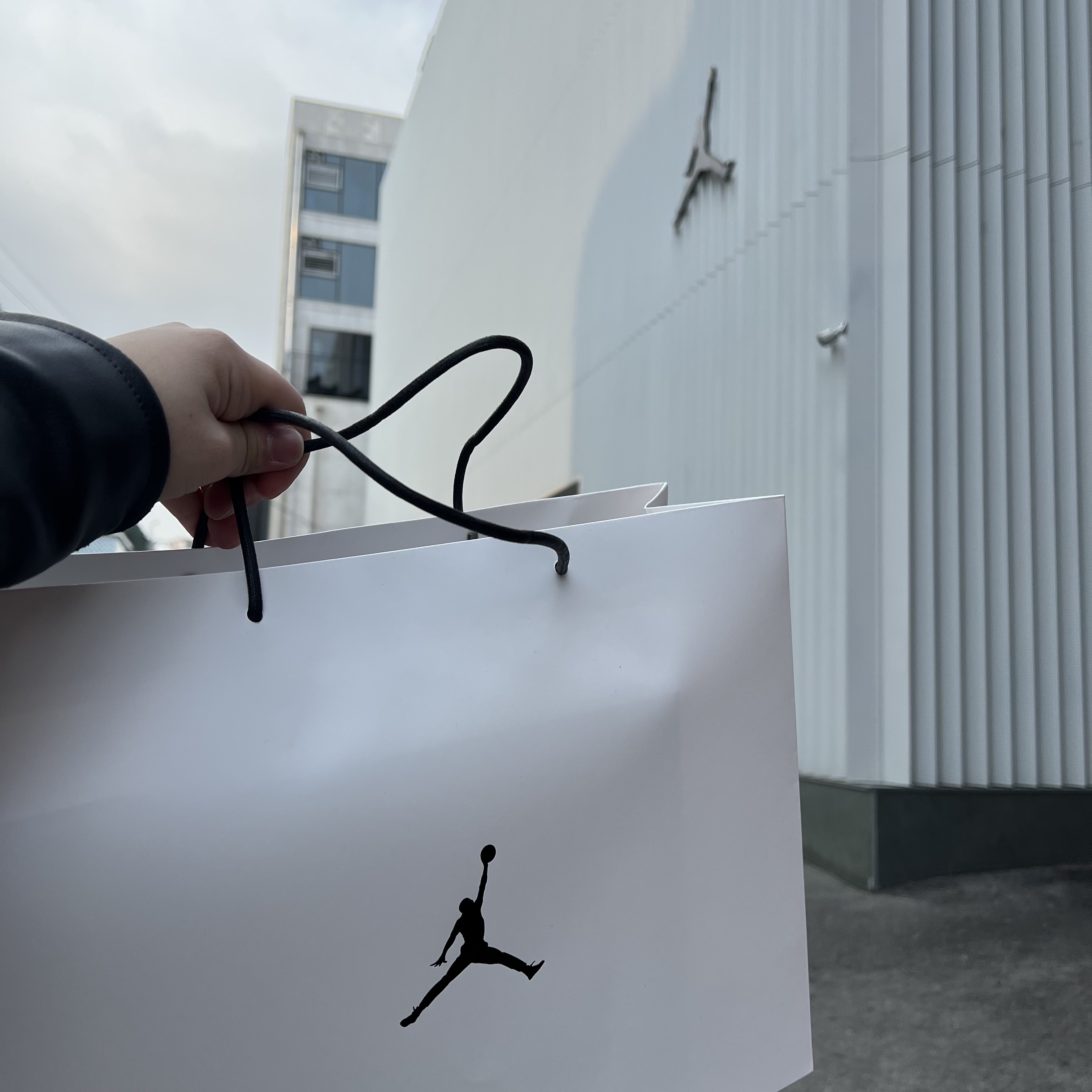 Jordan 1 Mid College Grey 착용 스타일