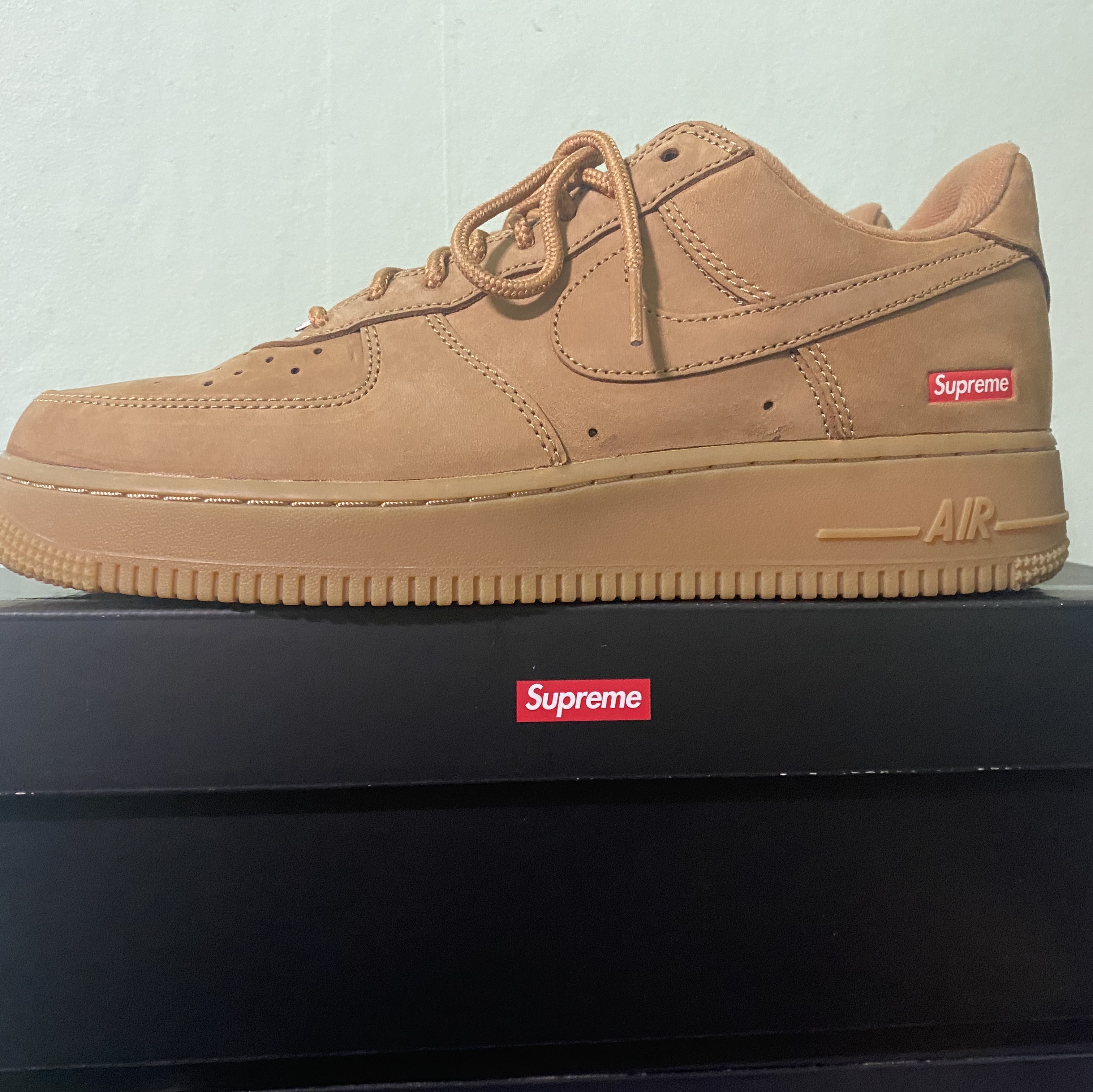 Nike x Supreme Air Force 1 Low Flax 착용 스타일