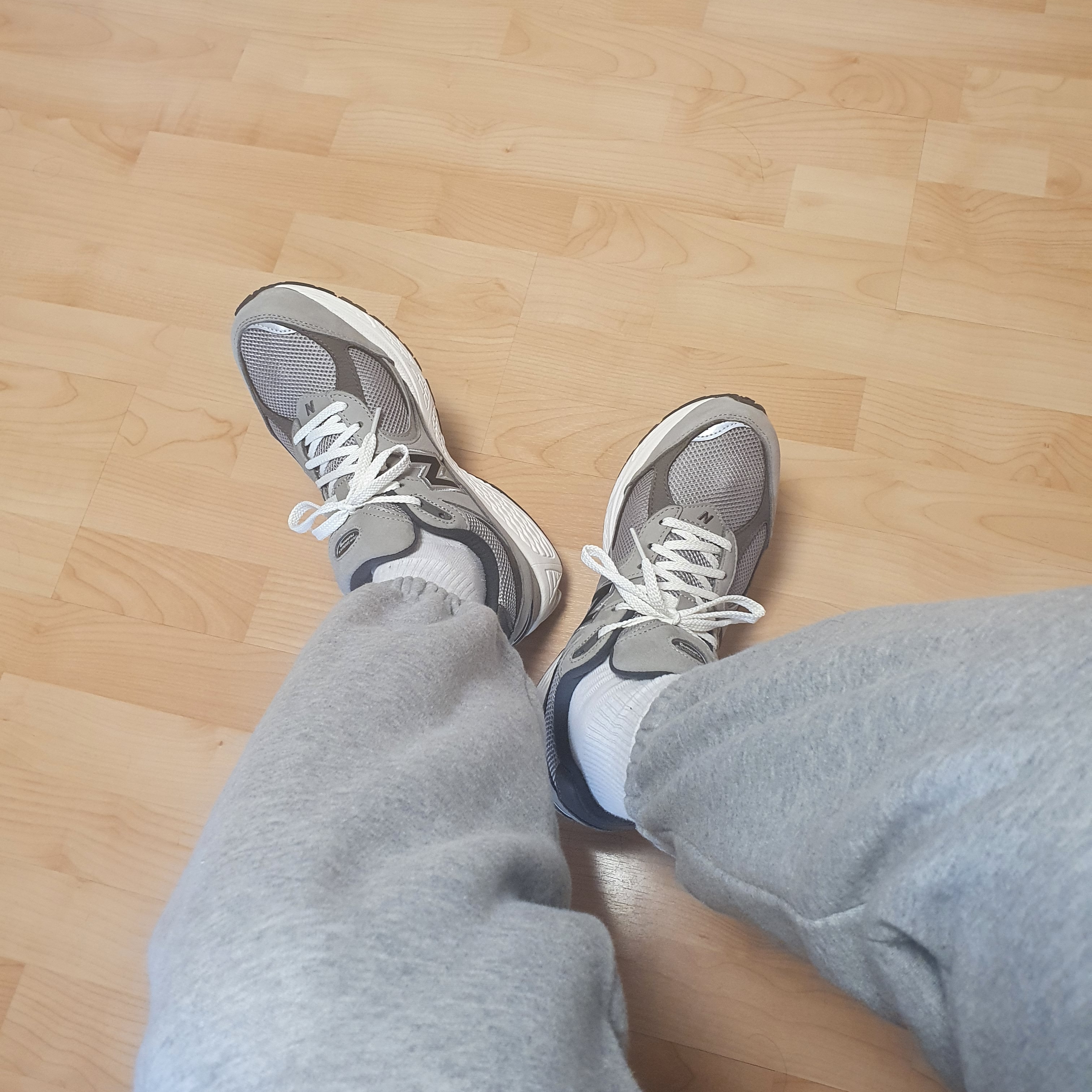 New Balance 2002 Warm Alpaca 착용 스타일