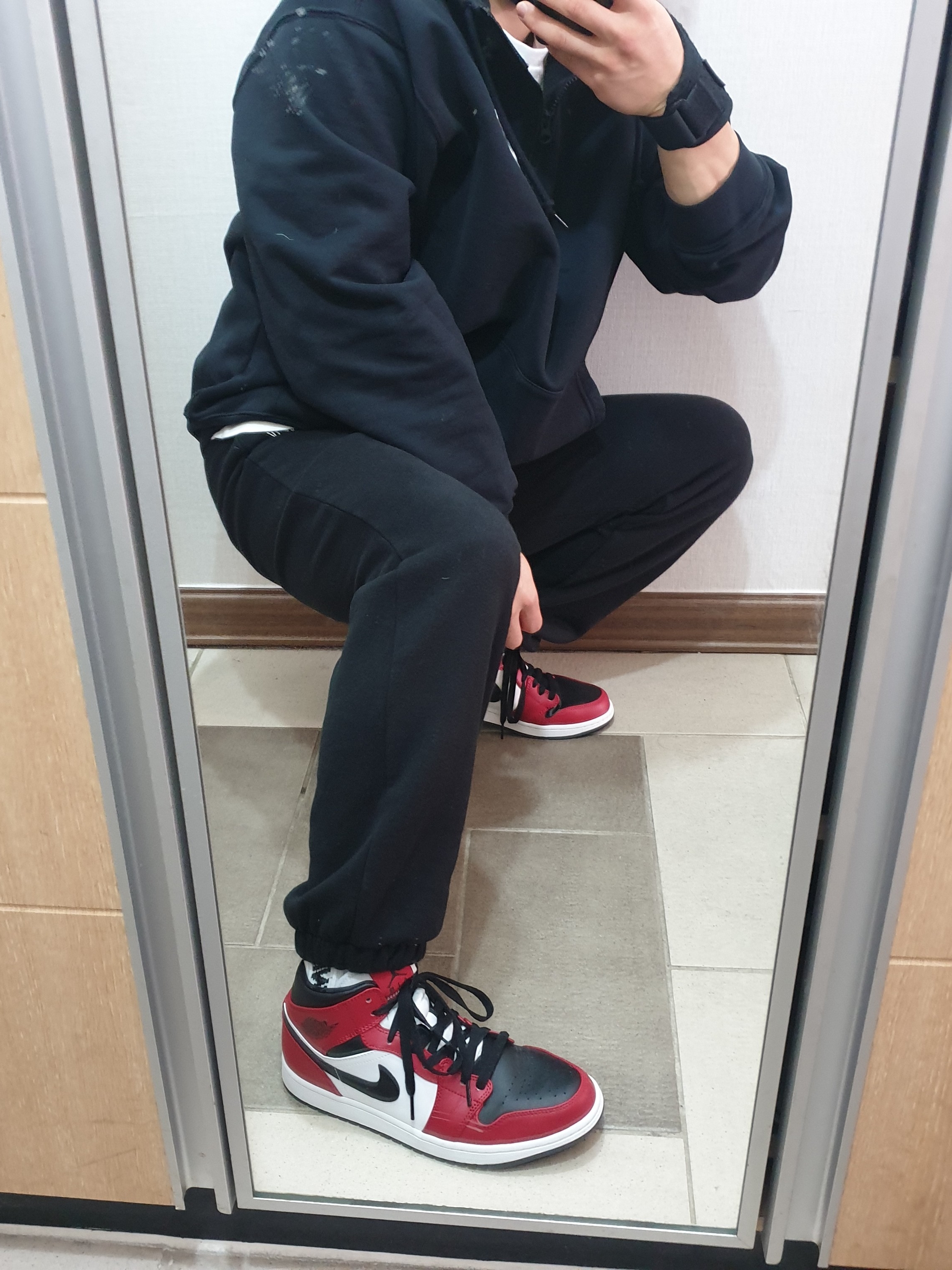 Jordan 1 Mid Chicago Black Toe 착용 스타일 - 2