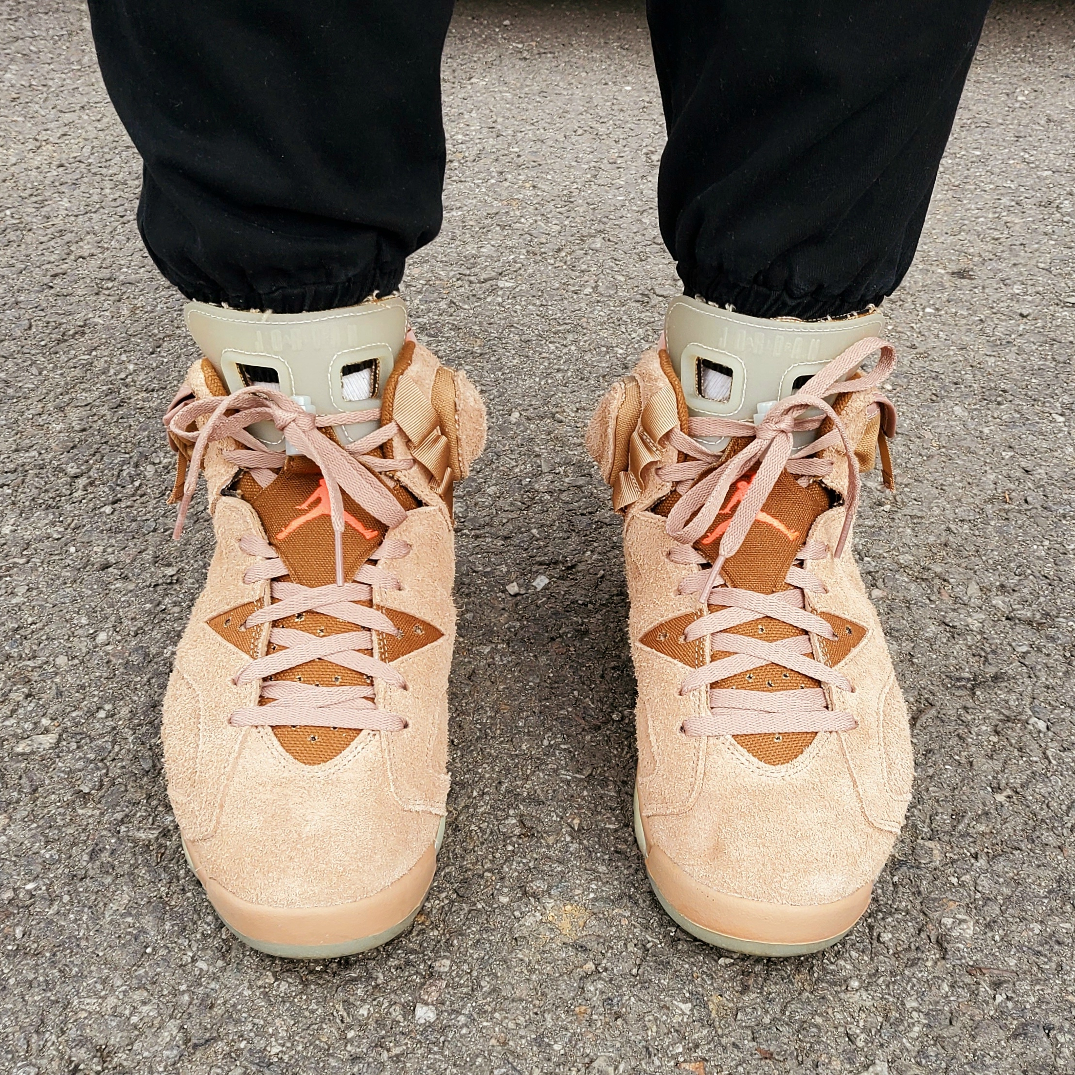 Jordan 6 x Travis Scott Retro SP British Khaki 착용 스타일 - 2
