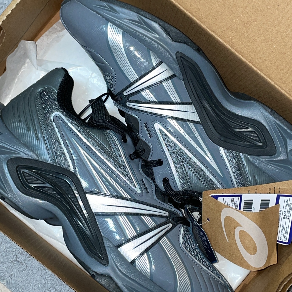 Asics HN2-S Protoblast Steel Grey 착용 스타일 - 2